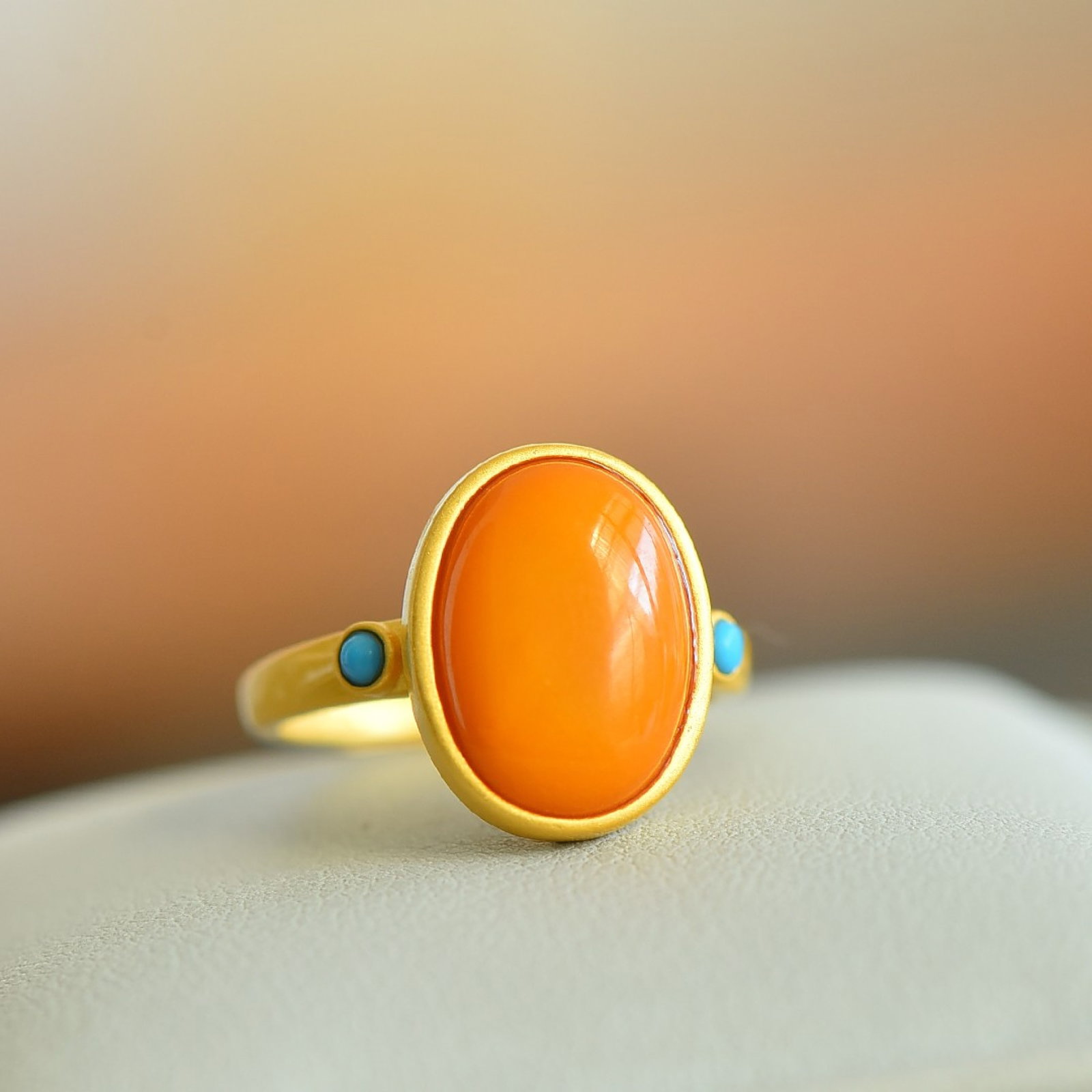 An Exquisite Sterling Silver-Gold Plated Inlaid Beeswax Ring,Inlaid Turquoise: An Exquisite Sterling Silver-Gold Plated Inlaid Beeswax Ring,Inlaid Turquoise,Size:10mmx14mm 纯银镀金镶蜜蜡戒指,嵌绿松石