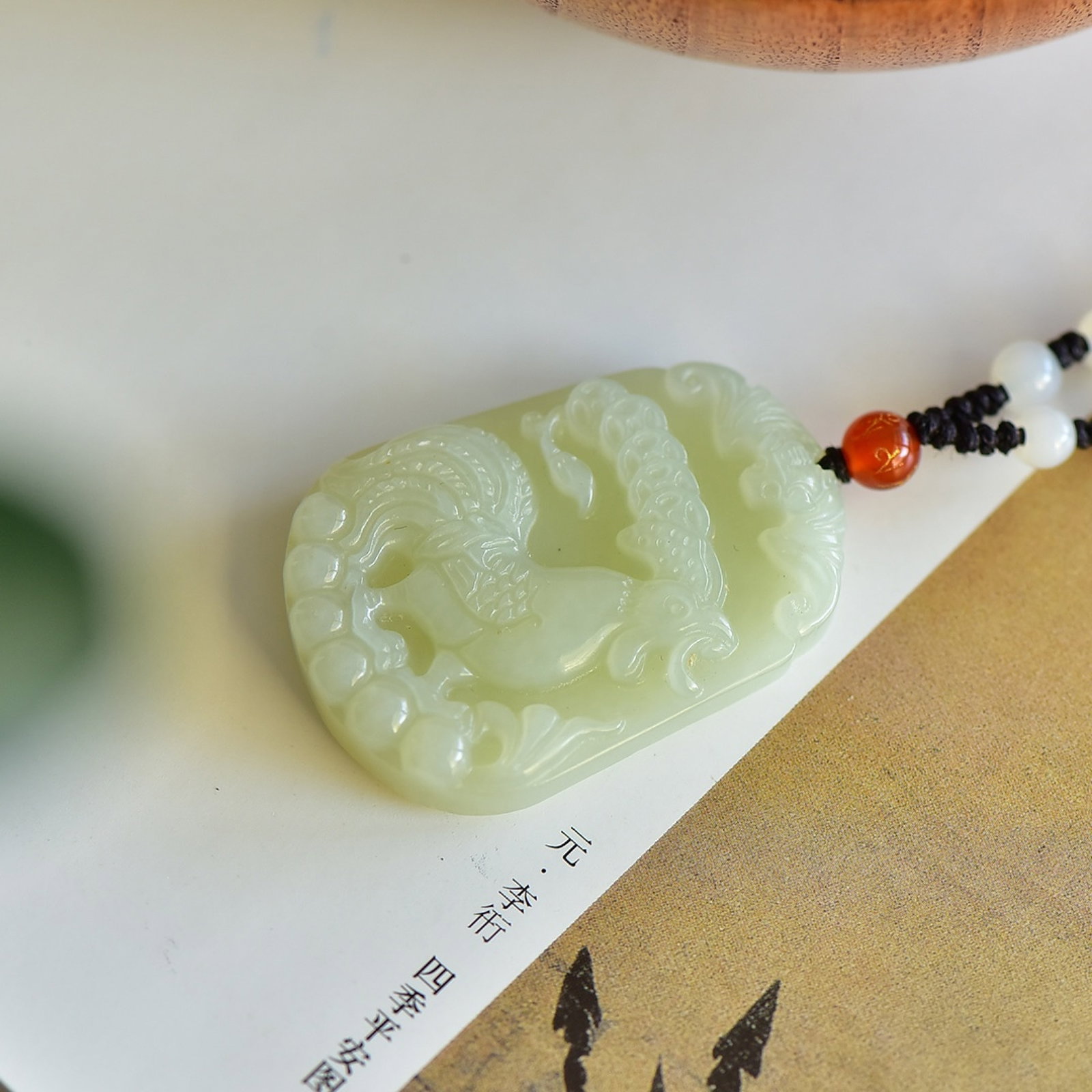 An Exquisite White Jade Rooster Pattern Pendant - 2
