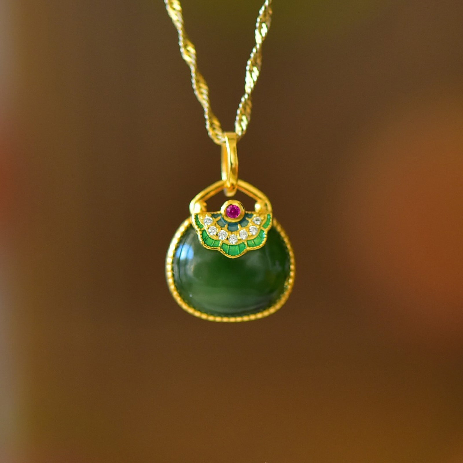 An Exquisite Sterling Silver-Gold Plated Inlaid Jasper Enamel Pendant: An Exquisite Sterling Silver-Gold Plated Inlaid Jasper Enamel Pendant 纯银镀金镶碧玉珐琅吊坠
