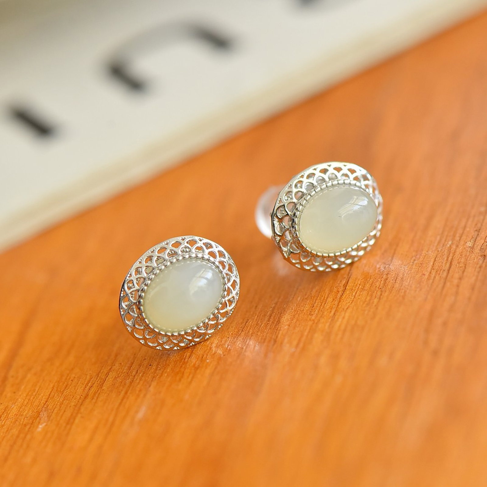 A Pair of Exquisite Sterling Silver Inlaid White Jade Earrings: A Pair of Exquisite Sterling Silver Inlaid White Jade Earring,Size:6mmx8mm 一对纯银镶白玉耳钉