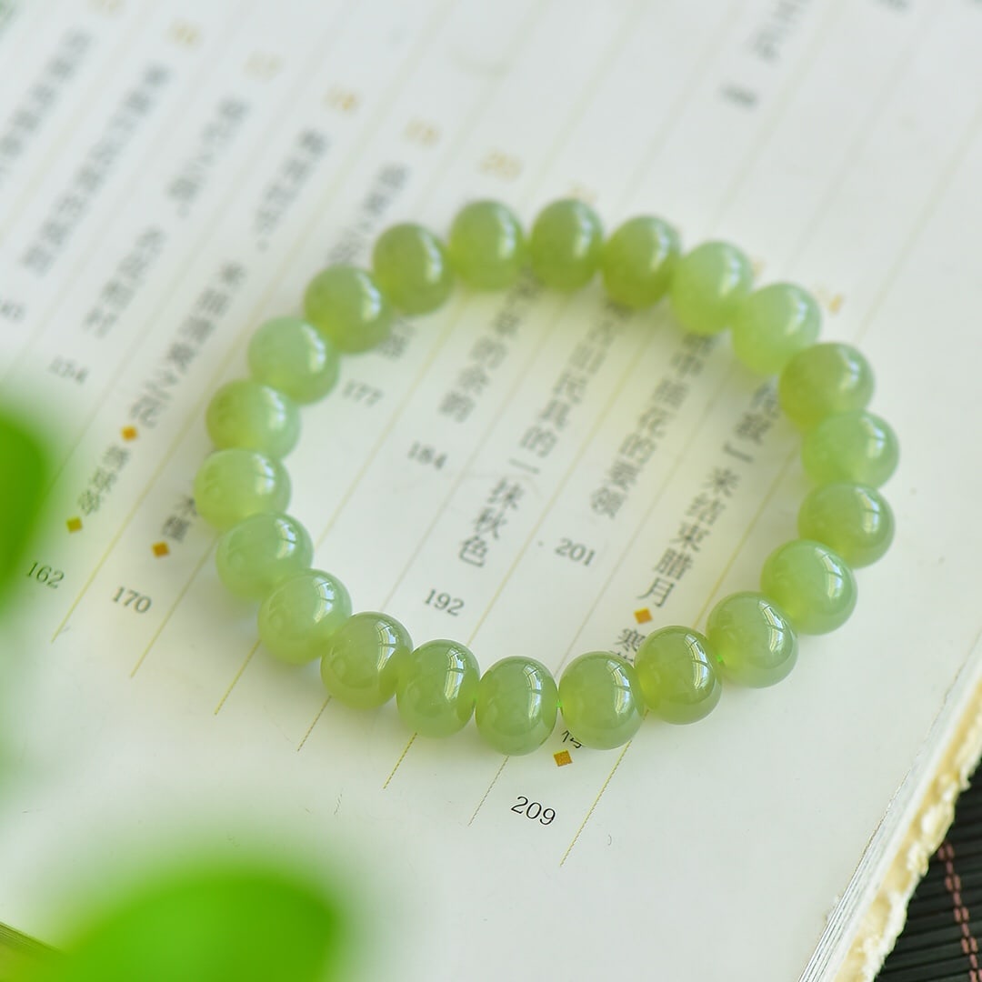 An Exquisite Greenish Jade Bracelets: An Exquisite Greenish Jade Bracelets,Size:8mmx10mm 青白玉手串