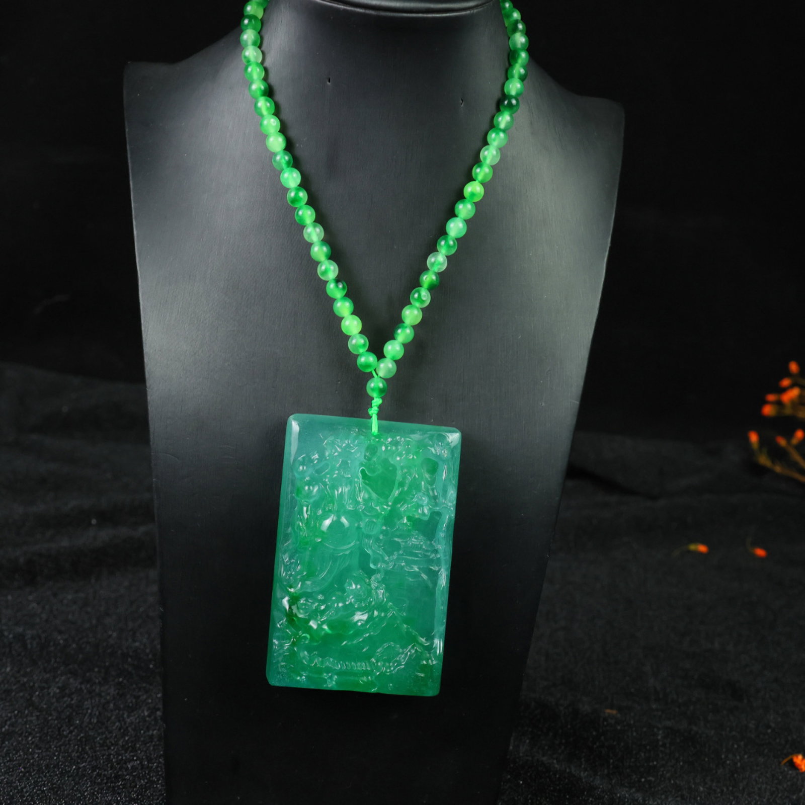 An Exquisite Jadeite Mammon Pattern Pendant: An Exquisite Jadeite Mammon Pattern Pendant，Size:85mmx56mmx17mm 翡翠财神像纹挂件