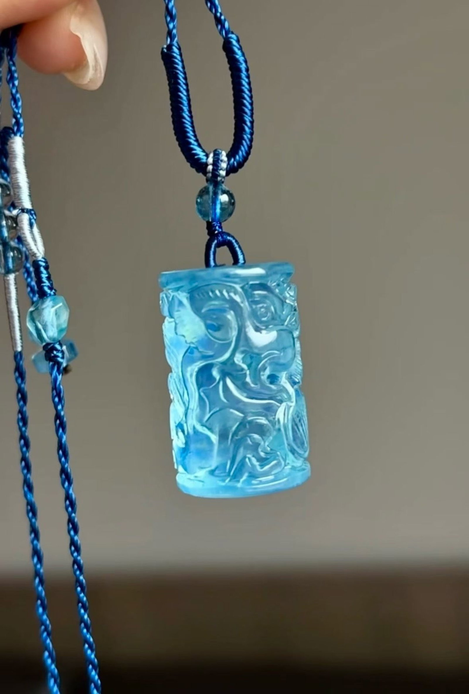 An Exquisite Aquamarine Dragon Pattern Pendant: An Exquisite Aquamarine Dragon Pattern Pendant,Size:25mmx16mm,Total Weight:13g 海蓝宝龙纹吊坠