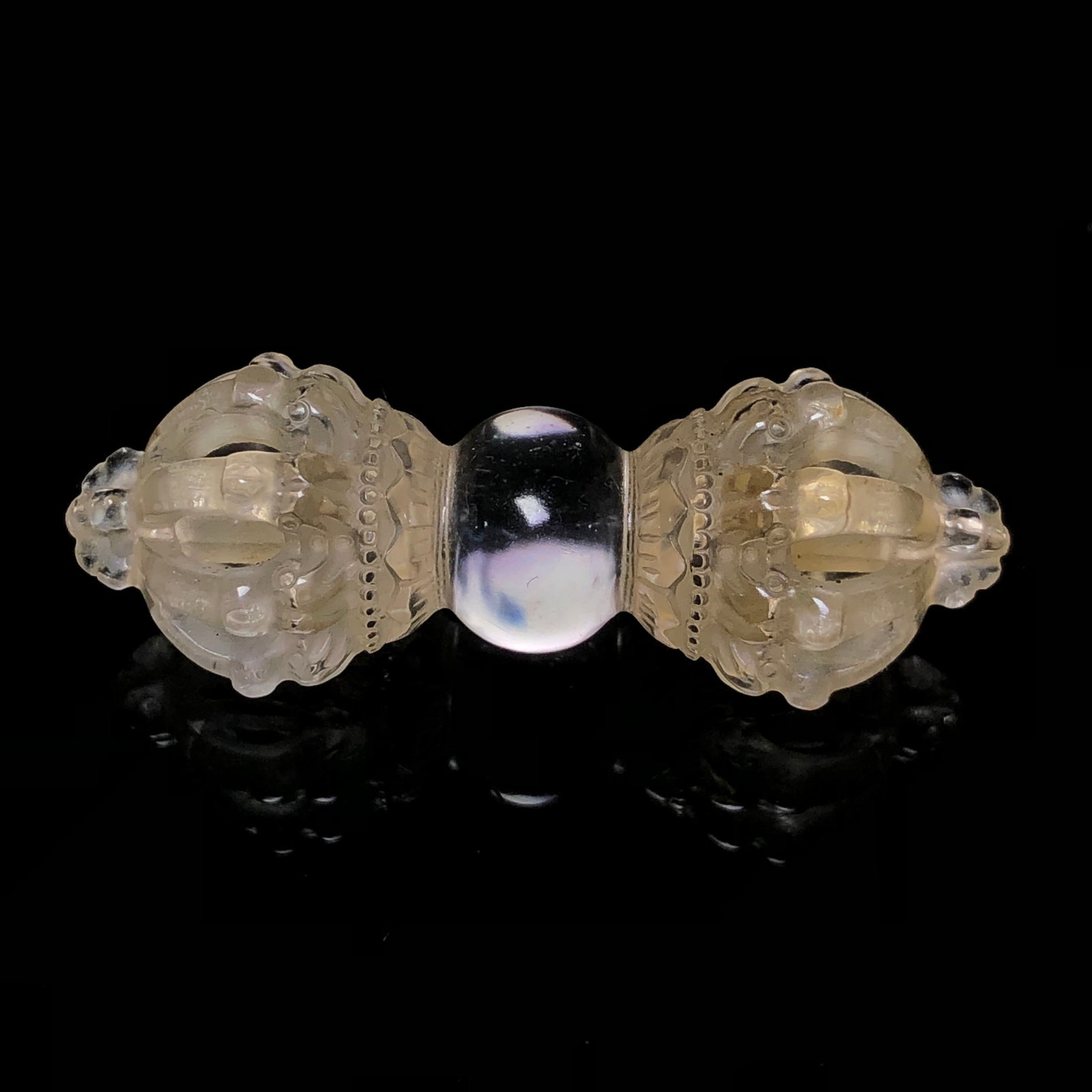 An Exquisite Crystal Vajry Pestle Pendant: An Exquisite Crystal Vajry Pestle Pendant,Size:49mmx18mm,Weight:11.7g 水晶金刚杵挂件