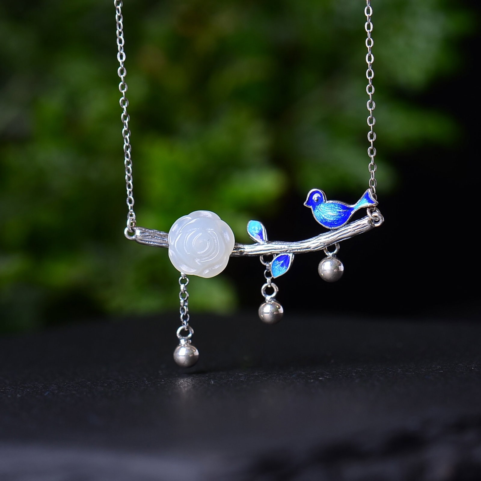 An Exquisite Sterling Silver Inlaid White Jade Enamel Pendant: An Exquisite Sterling Silver Inlaid White Jade Enamel Pendant,Size:10mmx10mm 纯银镶白玉珐琅吊坠