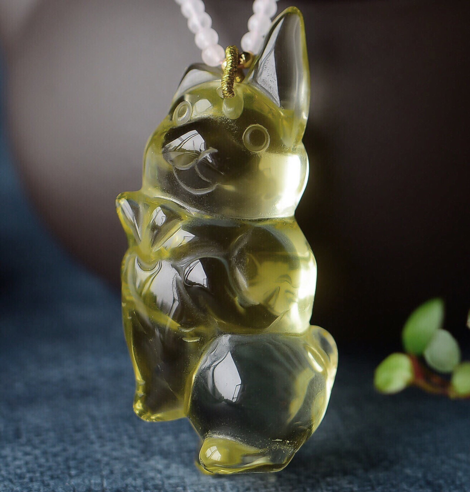 An Exquisite Crystal Rabbit Pendant: An Exquisite Crystal Rabbit Pendant,Size:53.9mmx24.4mmx16.9mm,(Necklace)2mm,Weight:25.7g 水晶兔子吊坠 寓意:正财挡煞避Ų