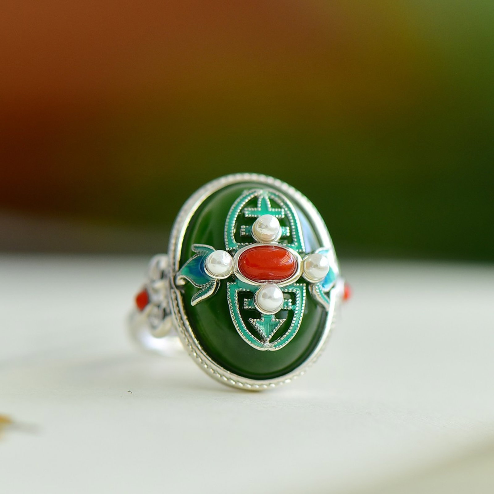 An Exquisite Sterling Silver Inlaid Jasper Enamel Ring,Inlaid Pearls: An Exquisite Sterling Silver Inlaid Jasper Enamel Ring,Inlaid Pearls,Size:13mmx18mm 纯银镶碧玉珐琅戒指，嵌珍珠