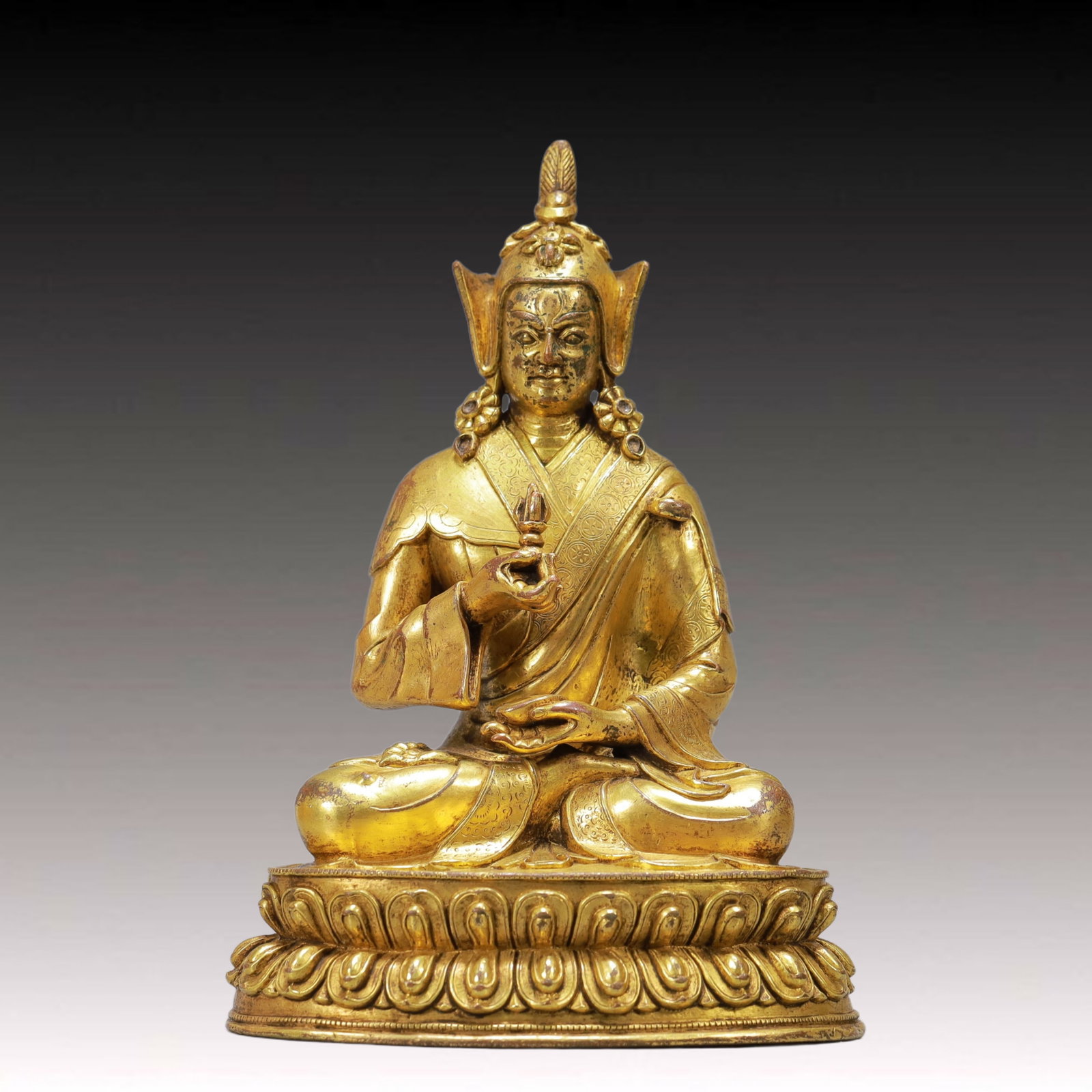 A Solemn Gilt Bronze Statue of Padma Sambhava,With Inscription: A Solemn Gilt Bronze Statue of Padma Sambhava,With Inscription,Qing Dynasty, China,Size:5.3inx4.1inx8.3in,Weight:1800g 铜鎏金莲花生大士像,带