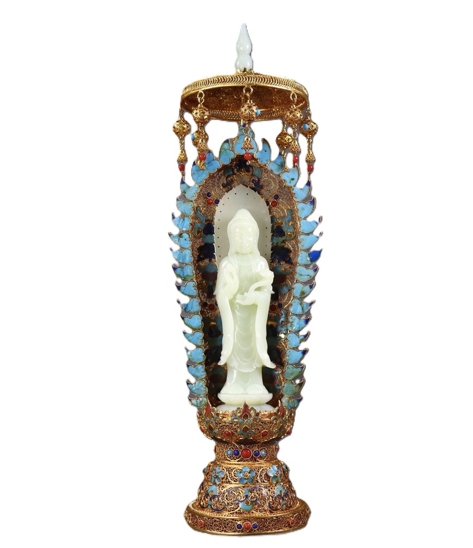 An Exquisite Filigree and Gilding Inlaid White Jade Statue of Avalokitesvara,Inlaid Gems: An Exquisite Filigree and Gilding Inlaid White Jade Statue of Avalokitesvara,Inlaid Gems,Qing Dynasty,China,Qianlong Four-character Mark,Size:17.7inx5.1inx4.7in,Weight:1382g 花丝鎏&#