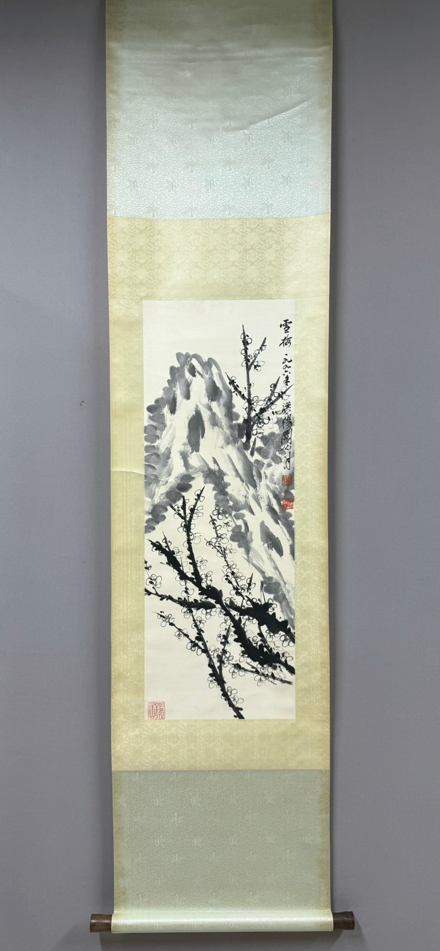 A Chinese Vertical Scroll Ink Painting of Flower on Paper: A Chinese Vertical Scroll Ink Painting of Flower on Paper,Guan Shanyue,Size:37inx13.4in 一幅中国水墨花卉画立轴,关山月