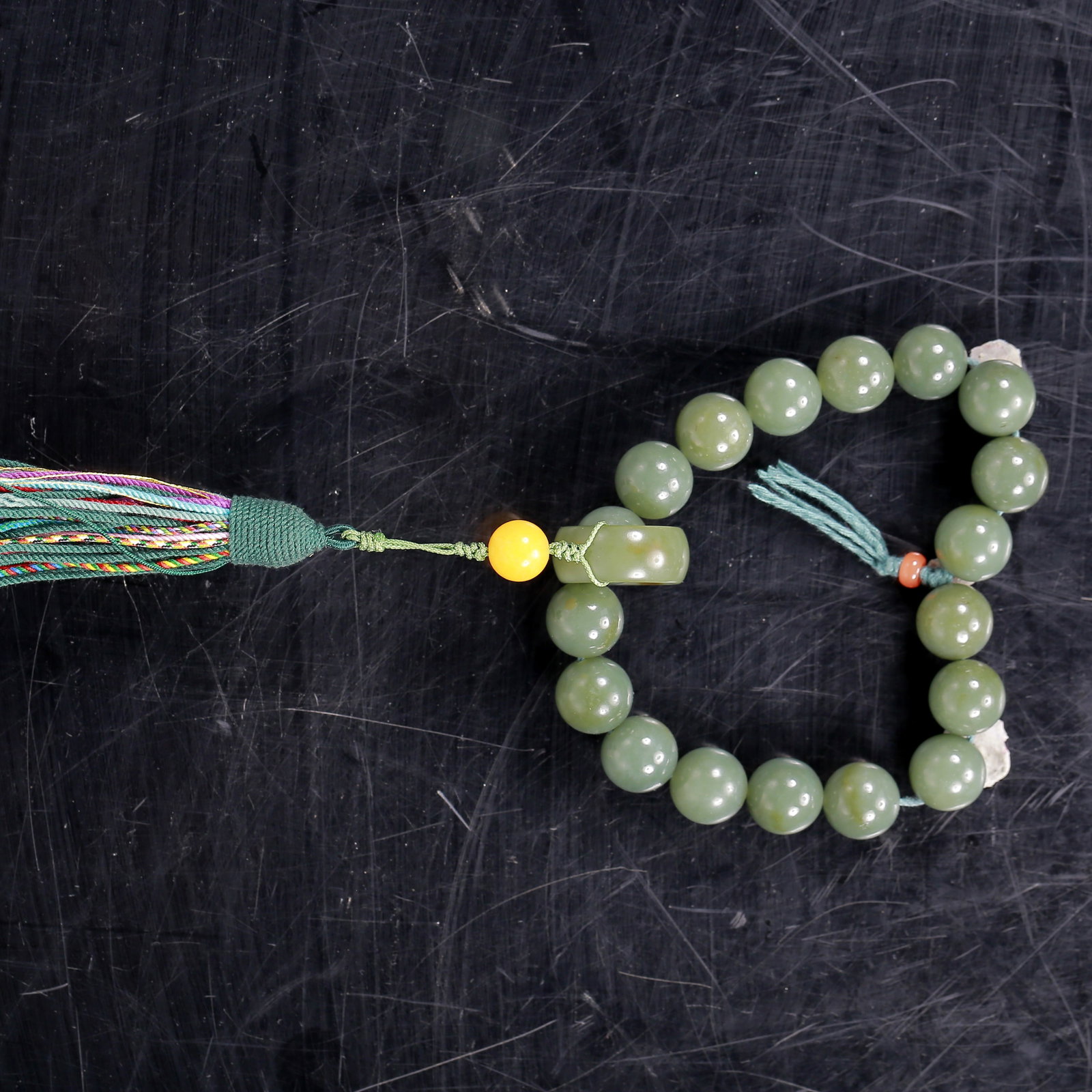 An Exquisite Jasper Bracelets: An Exquisite Jasper Bracelets,Qing Dynasty, China,Size:0.6in,Weight:130g 碧玉手串，清代