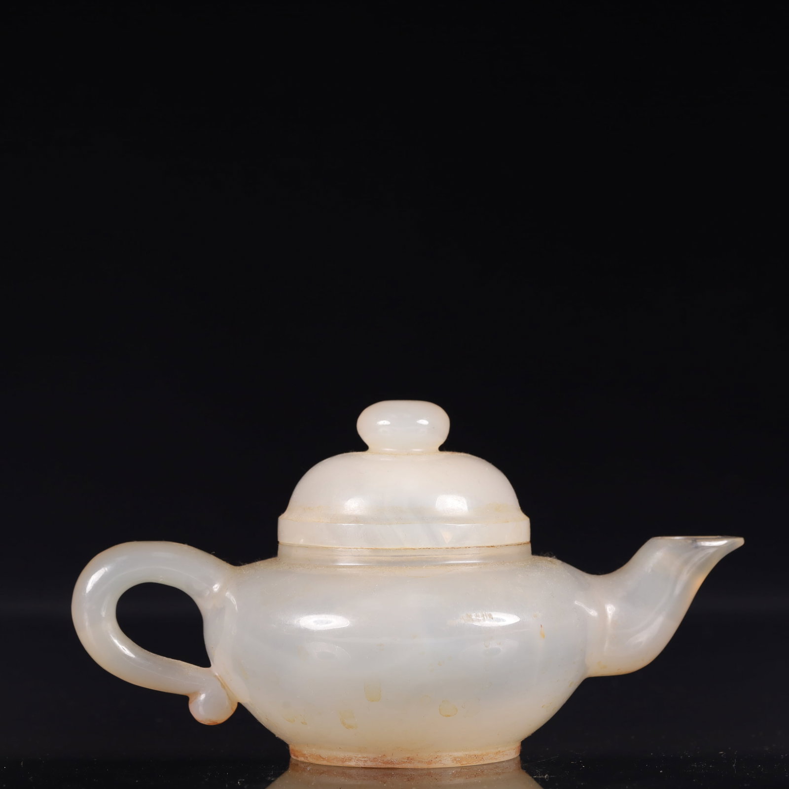 An Exquisite Agate Teapot: An Exquisite Agate Teapot,Qing Dynasty, China,Size:5.9inx3.1inx3.3in,Weight:250g 玛瑙茶壶,中国清代