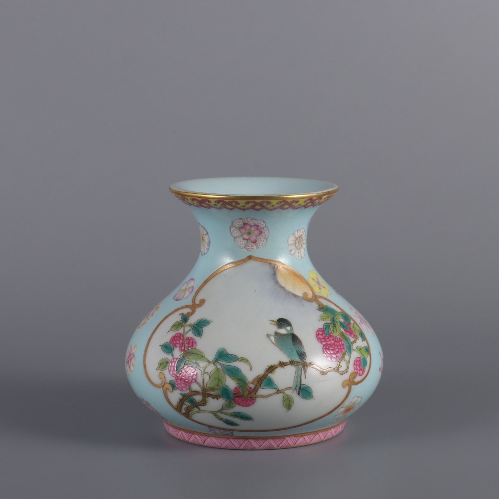 An Exquisite Green Ground Famille-Rose Painted Gold Flower and Bird Pattern Vase: An Exquisite Green Ground Famille-Rose Painted Gold Flower and Bird Pattern Vase,Qing Dynasty,China,Yongzheng Four-character Mark,Size:3.7inx3.7in 绿地粉彩描金Ŏ