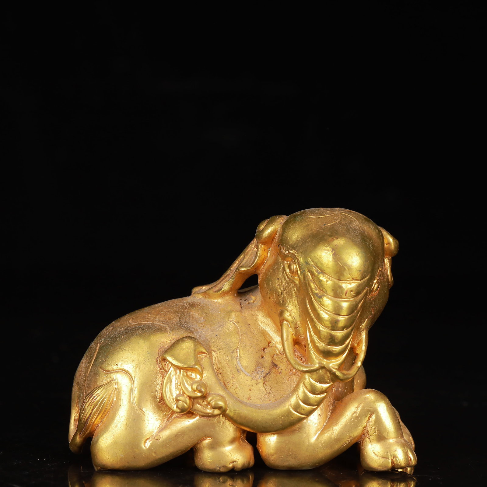 An Exquisite Gilt Bronze Elephant Ornament: An Exquisite Gilt Bronze Elephant Ornament,Qing Dynasty,China,Size:3.5inx2inx2.4in,Weight:845g 铜鎏金象摆件,中国清代