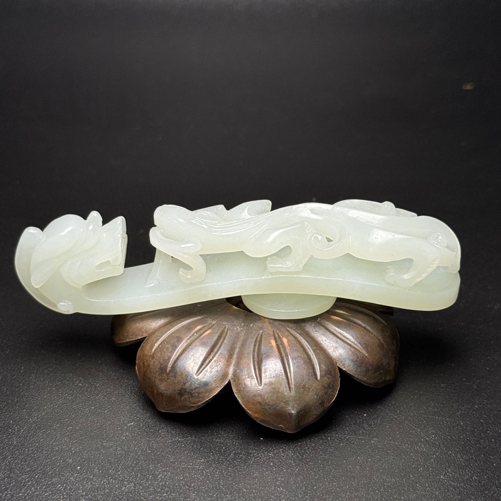 An Exquisite White Jade Dragon Pattern Ornament: An Exquisite White Jade Dragon Pattern Ornament,Qing Dynasty,China,Size:3.6inx0.8inx0.8in,Weight:40g 白玉龙纹摆件,中国清代