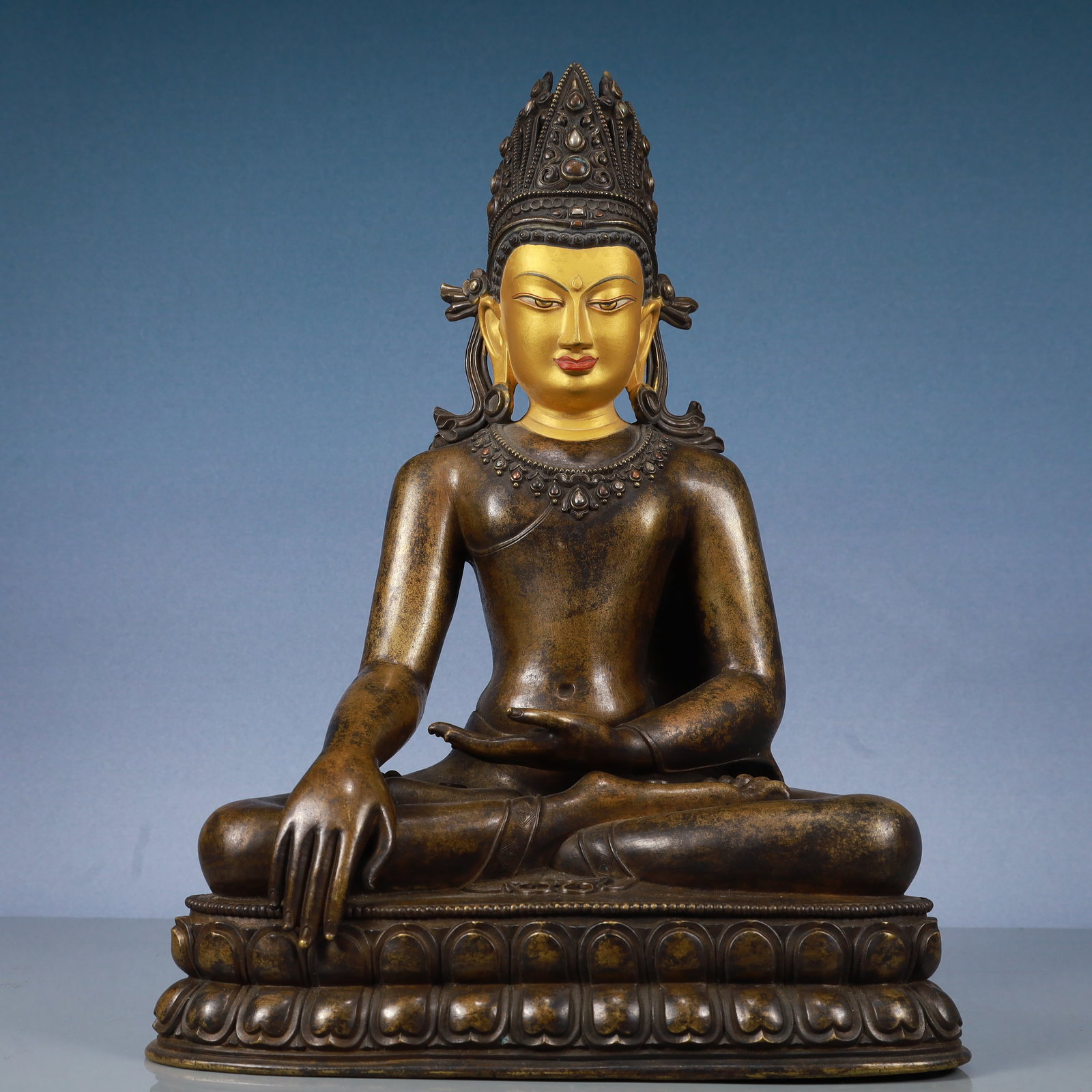 A Solemn Gilt Bronze Statue of Tara,With Inscription: A Solemn Gilt Bronze Statue of Tara,With Inscription,Qing Dynasty, China,Size:10.6inx7.1inx15in,Weight:6650g 铜鎏金度母像,带铭文,中国&