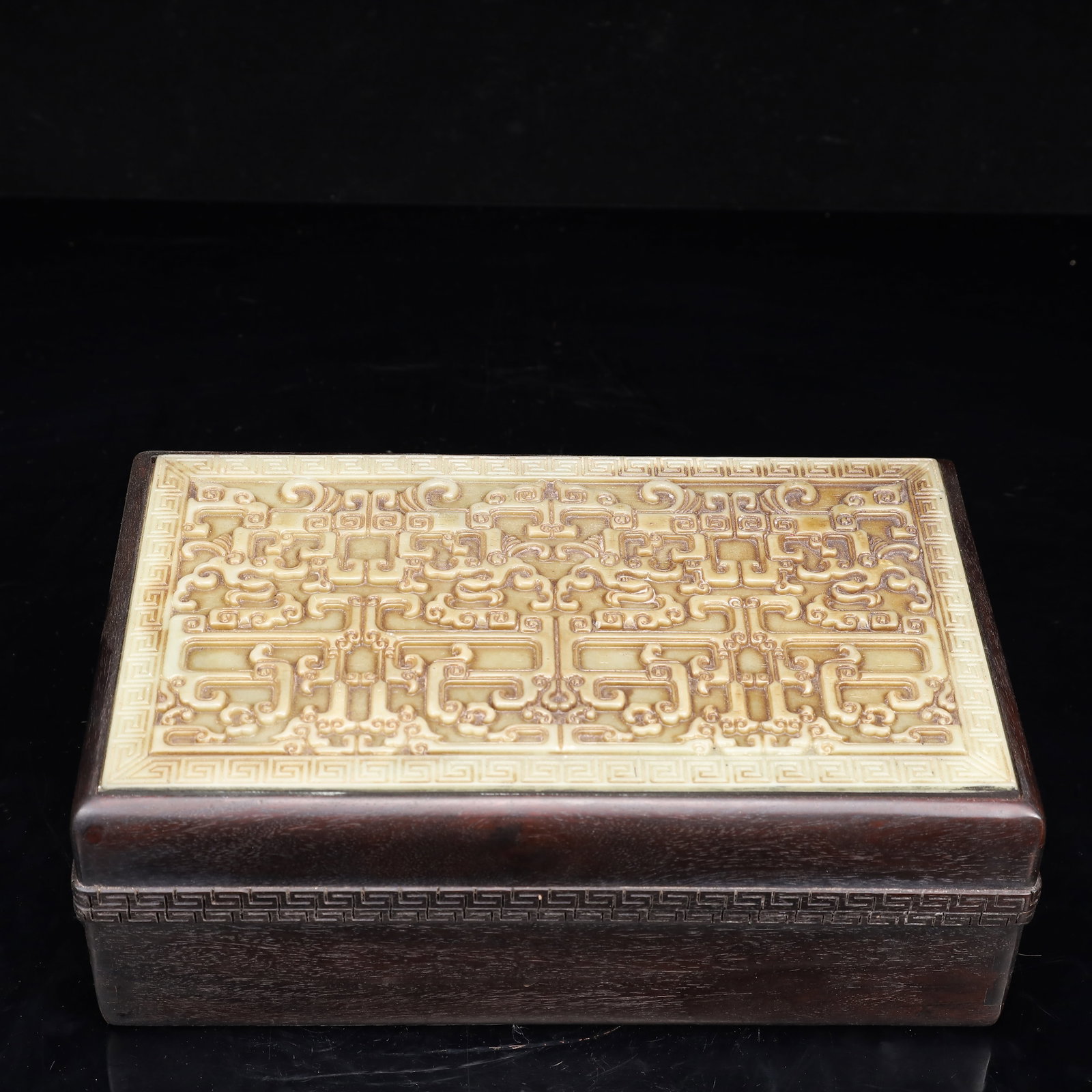 An Exquisite Zitanwood Inlaid Gems Beast-Face Pattern Box with Cover: An Exquisite Zitanwood Inlaid Gems Beast-Face Pattern Box with Cover,Qing Dynasty, China,Size:11inx6.7inx3.9in,Weight:1500g 紫檀木嵌百宝兽面纹