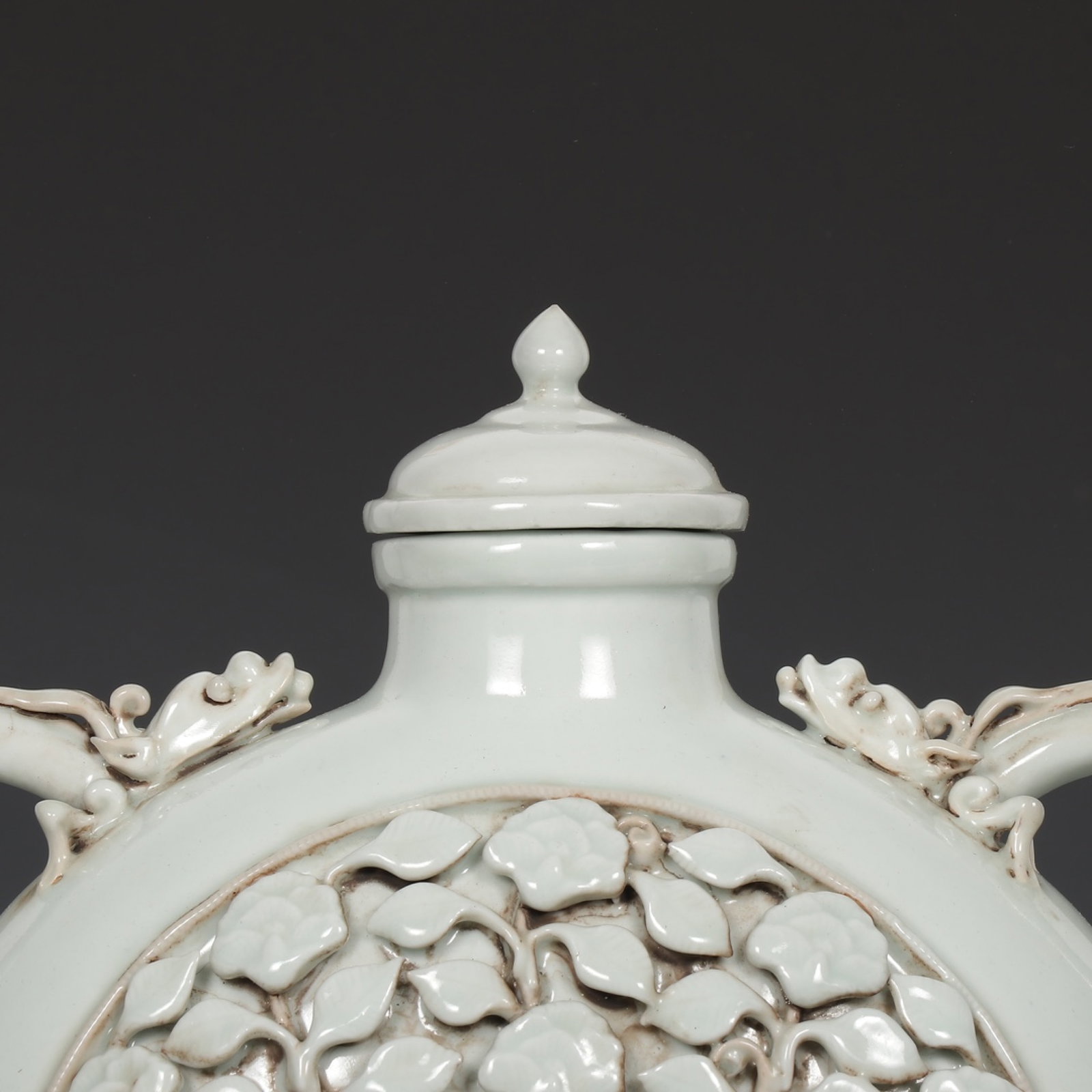 An Exquisite White Glazed Flower Pattern Pot - 3