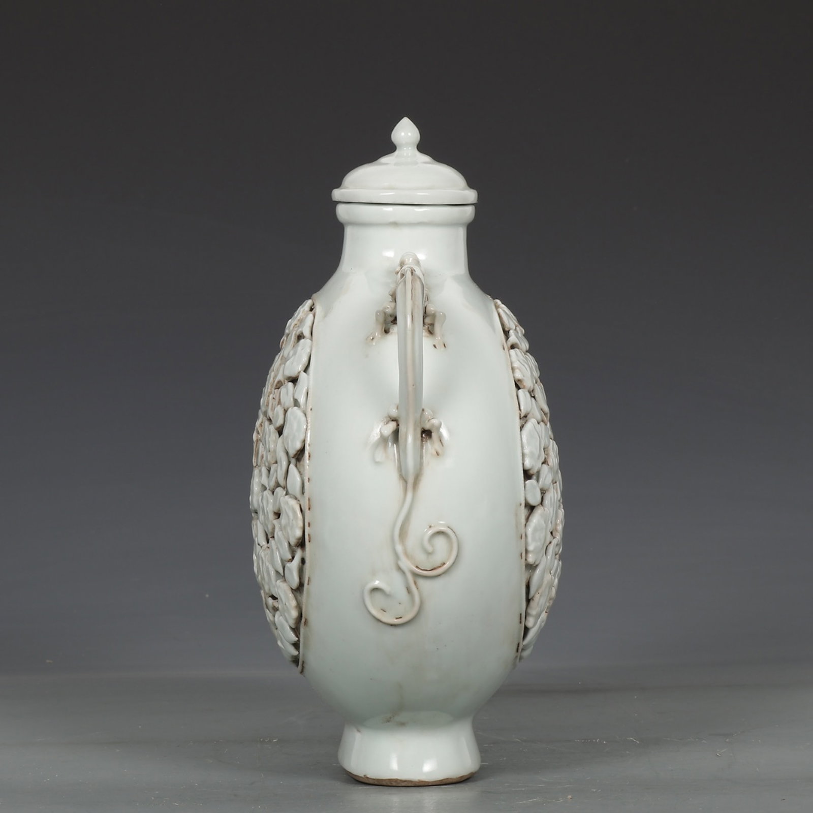 An Exquisite White Glazed Flower Pattern Pot - 5