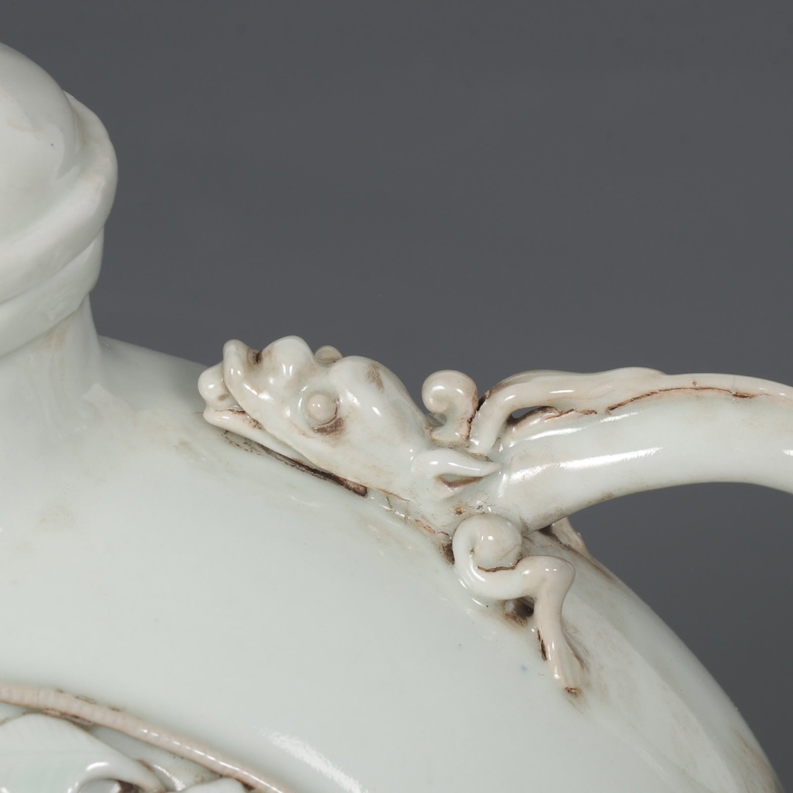 An Exquisite White Glazed Flower Pattern Pot - 7