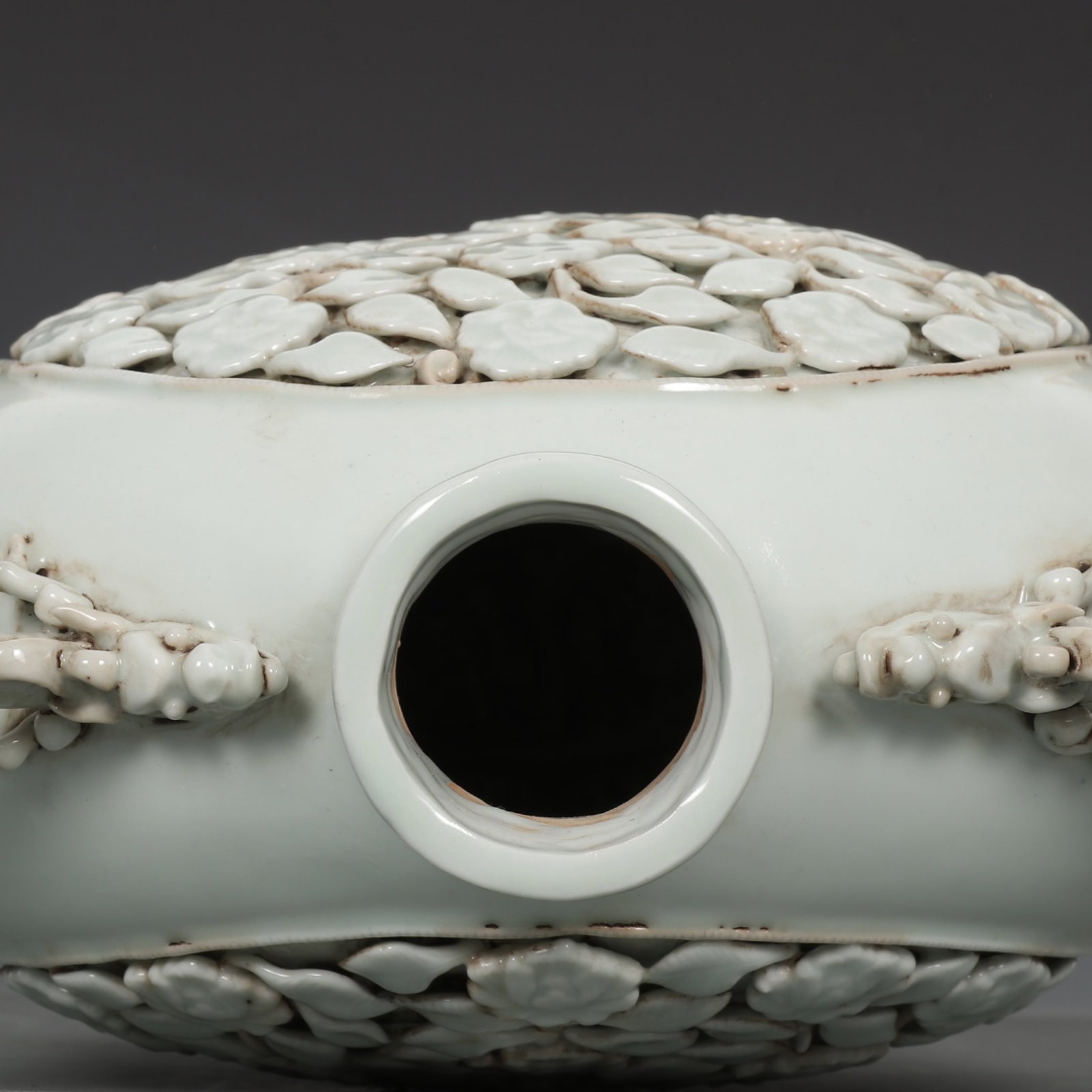 An Exquisite White Glazed Flower Pattern Pot - 8