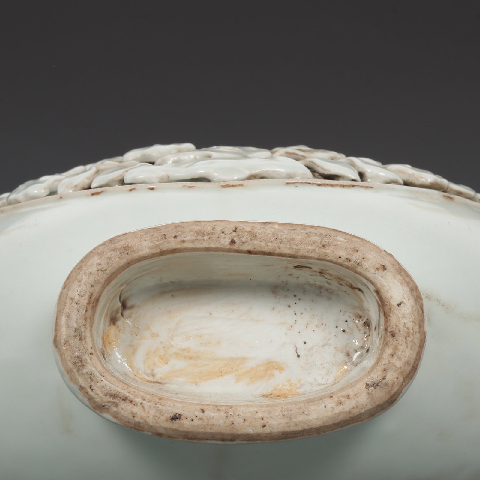 An Exquisite White Glazed Flower Pattern Pot - 9