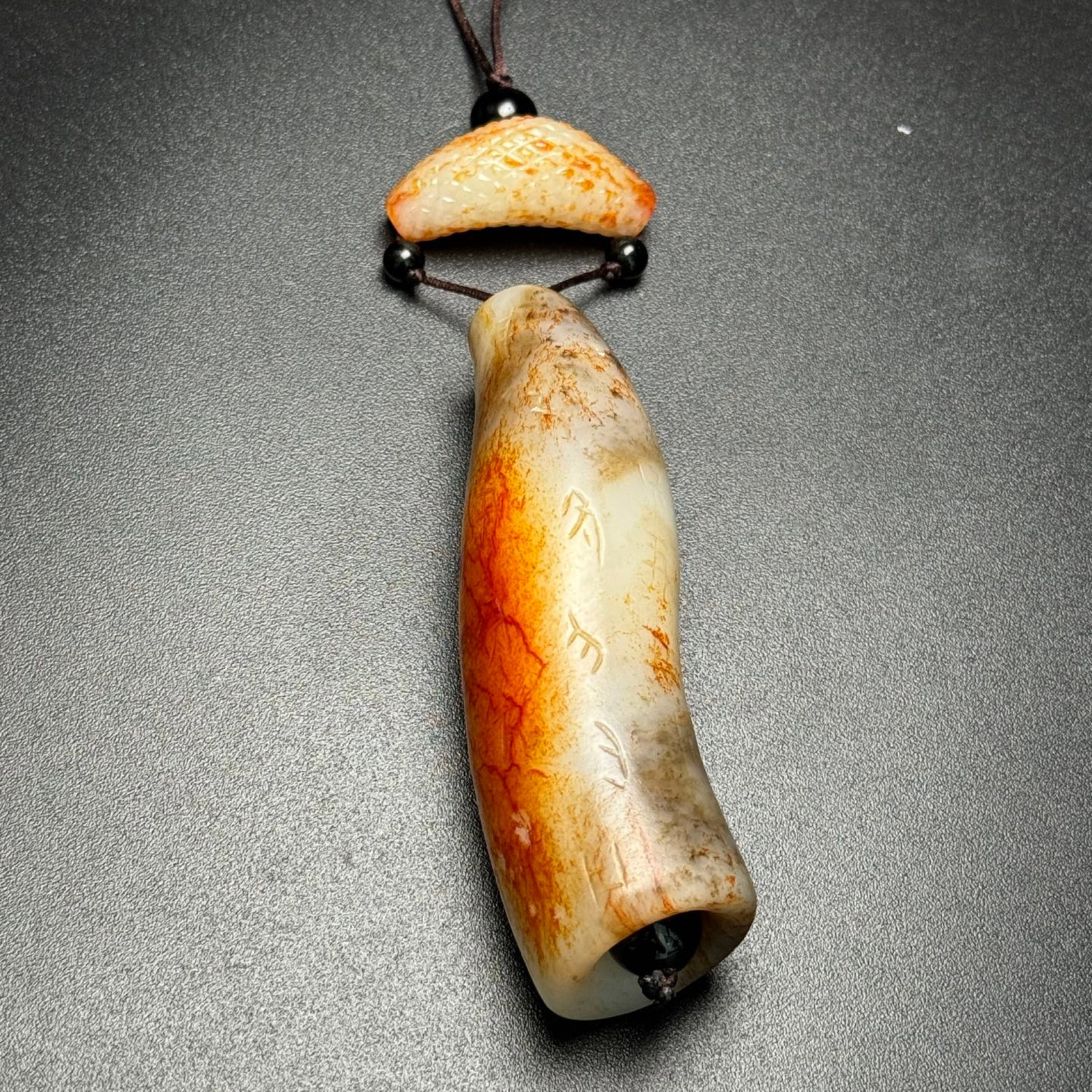 An Exquisite Gaogu Jade Pendant,With Inscription (1 of 7)
