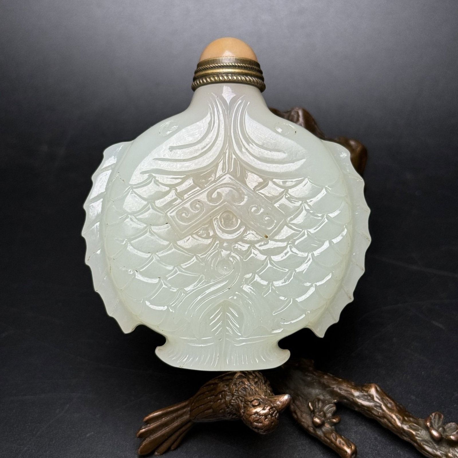 An Exquisite Yellow Jade Dragon Pattern Pendant: An Exquisite Yellow Jade Dragon Pattern Pendant,Qing Dynasty,China,Size:2.2inx0.5in,Weight:48g 黄玉龙纹佩,中国清代