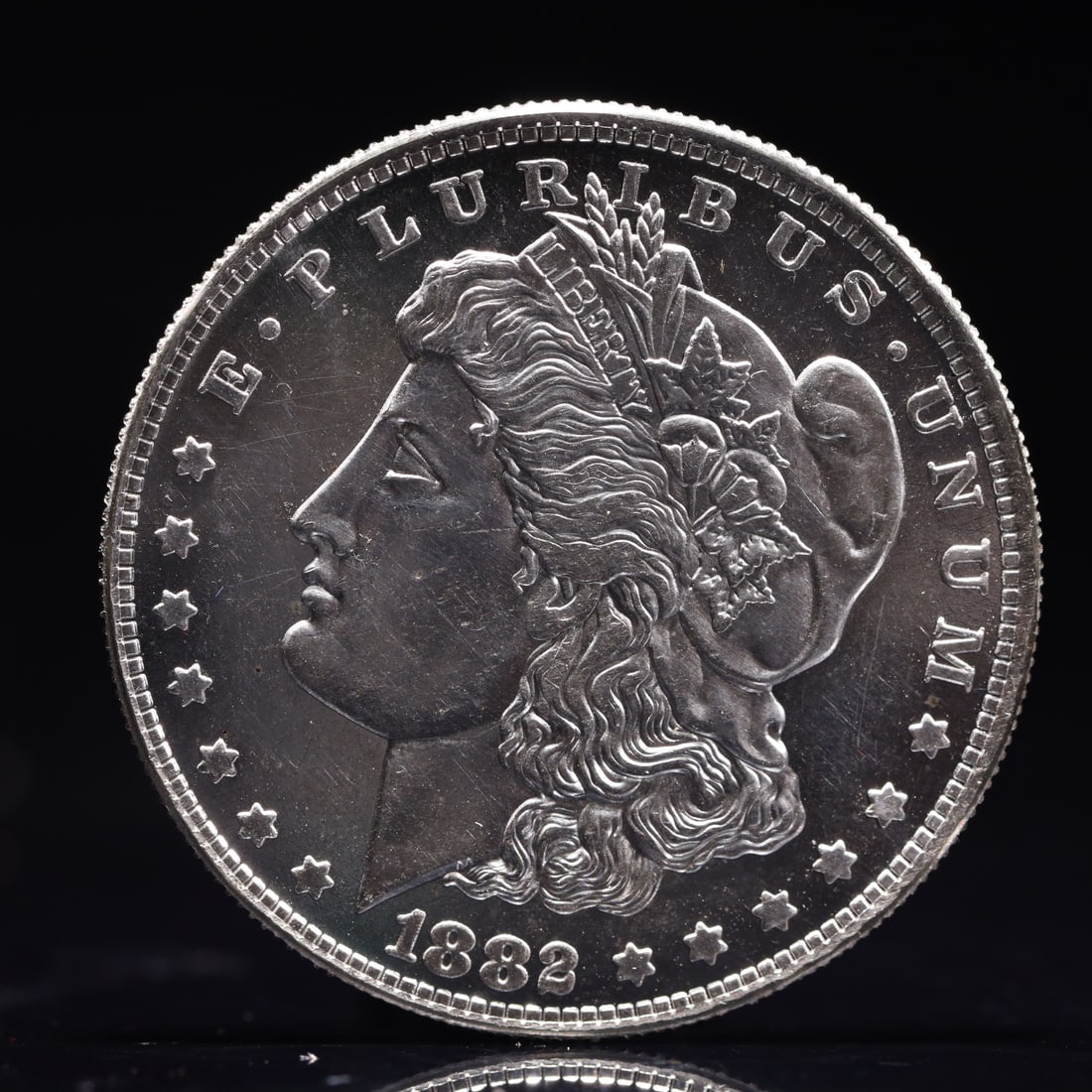 USA Morgan Dollar 1882 Coin: Obv: profile bust with date below and E PLURIBUS UNUM legend and stars around. Rev: eagle with In God we trust above within wreath with UNITED STATES OF AMERICA ONE DOLLAR legend. IN GOD WE TRUST / LI