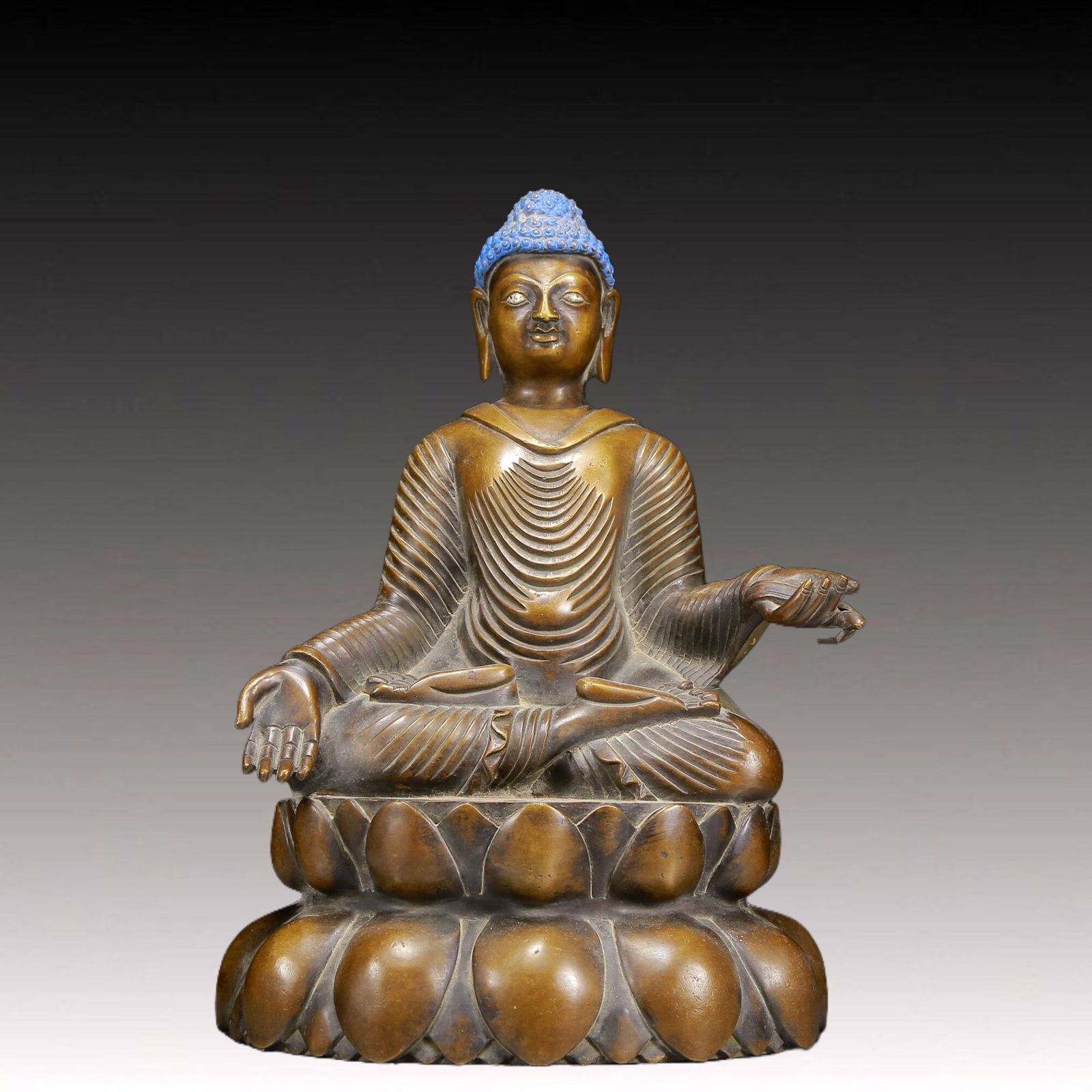 A Solemn Bronze Statue of Sakyamuni: A Solemn Bronze Statue of Sakyamuni,Ming Dynasty, China,Size:10.2inx8.7inx15in,Weight:9230g 铜释迦摩尼像，明代