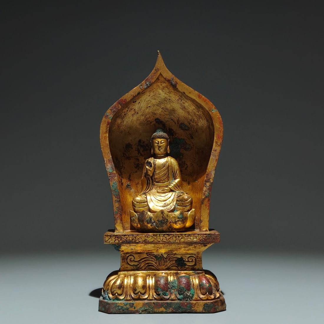 A Solemn Gilt Bronze Statue of Sakyamuni: A Solemn Gilt Bronze Statue of Sakyamuni,Tang Dynasty,China,Size:8.1inx3.9inx2in 铜鎏金释迦摩尼像,中国唐代