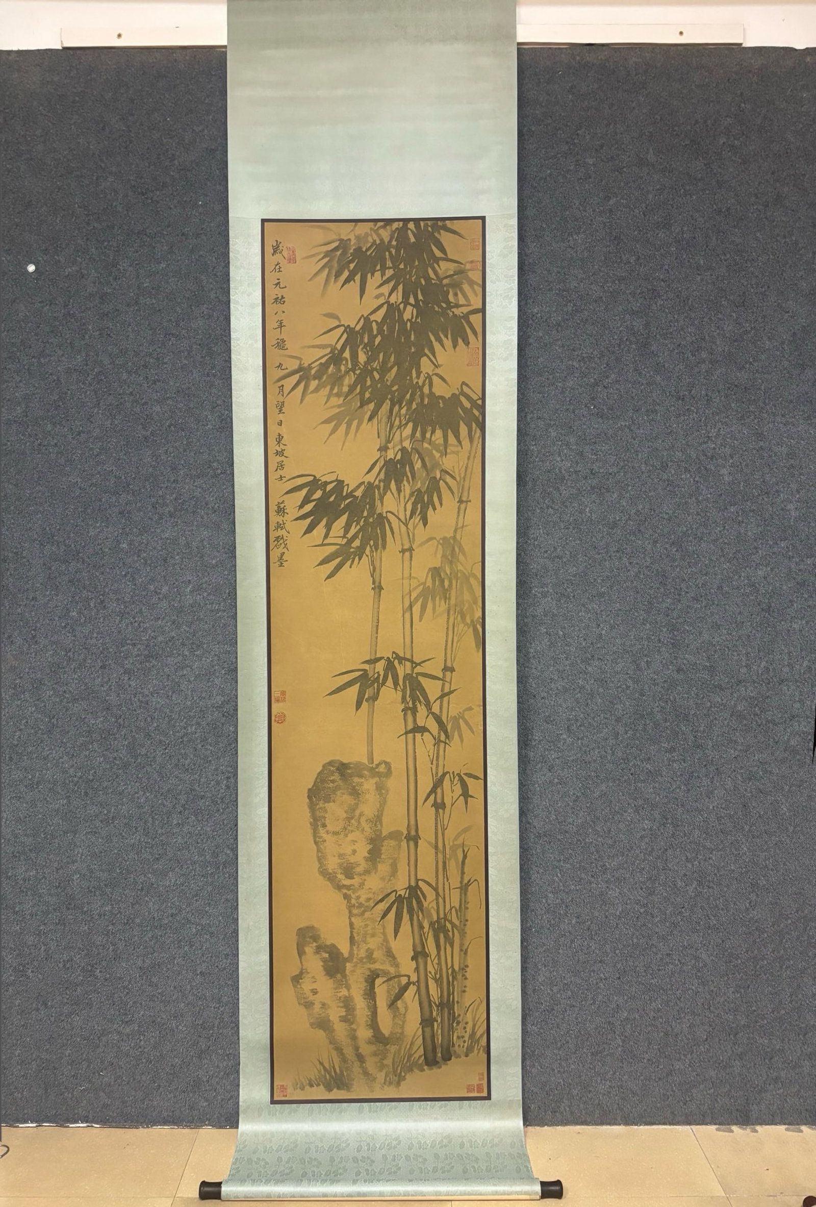 A Chinese Vertical Scroll Ink Painting of Bamboo on Paper: A Chinese Vertical Scroll Ink Painting of Bamboo on Paper,Su Shi,Size:83.9inx20.5in 一幅中国水墨竹画立轴,苏轼