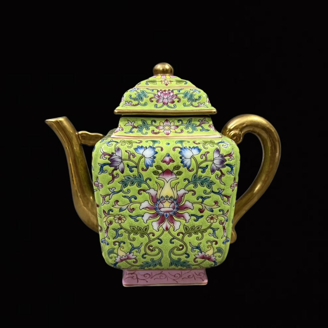 An Exquisite Enamel Lotus Pattern Pot: An Exquisite Enamel Lotus Pattern Pot,Qing Dynasty,China,Yongzheng Four-character Mark,Size:5.9inx6.1in