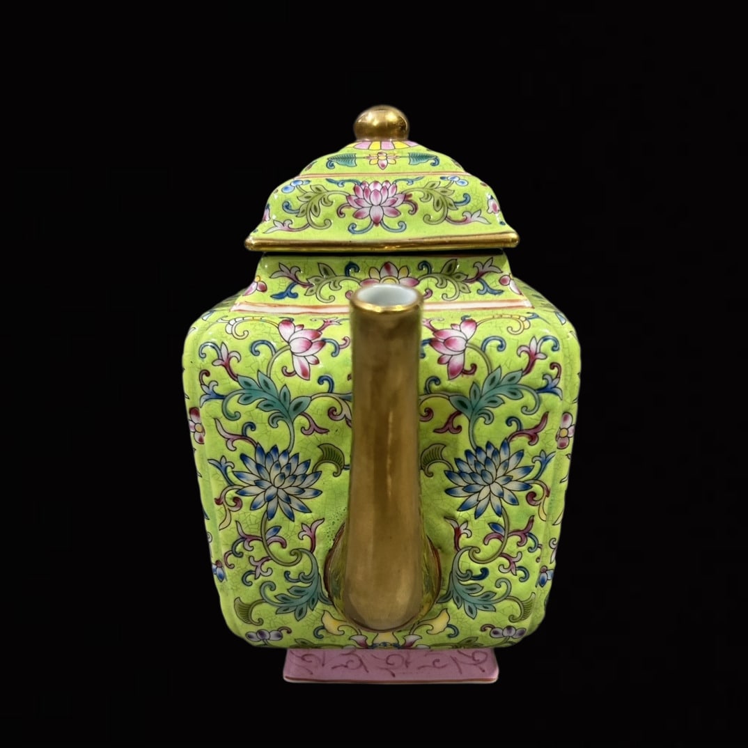 An Exquisite Enamel Lotus Pattern Pot - 2