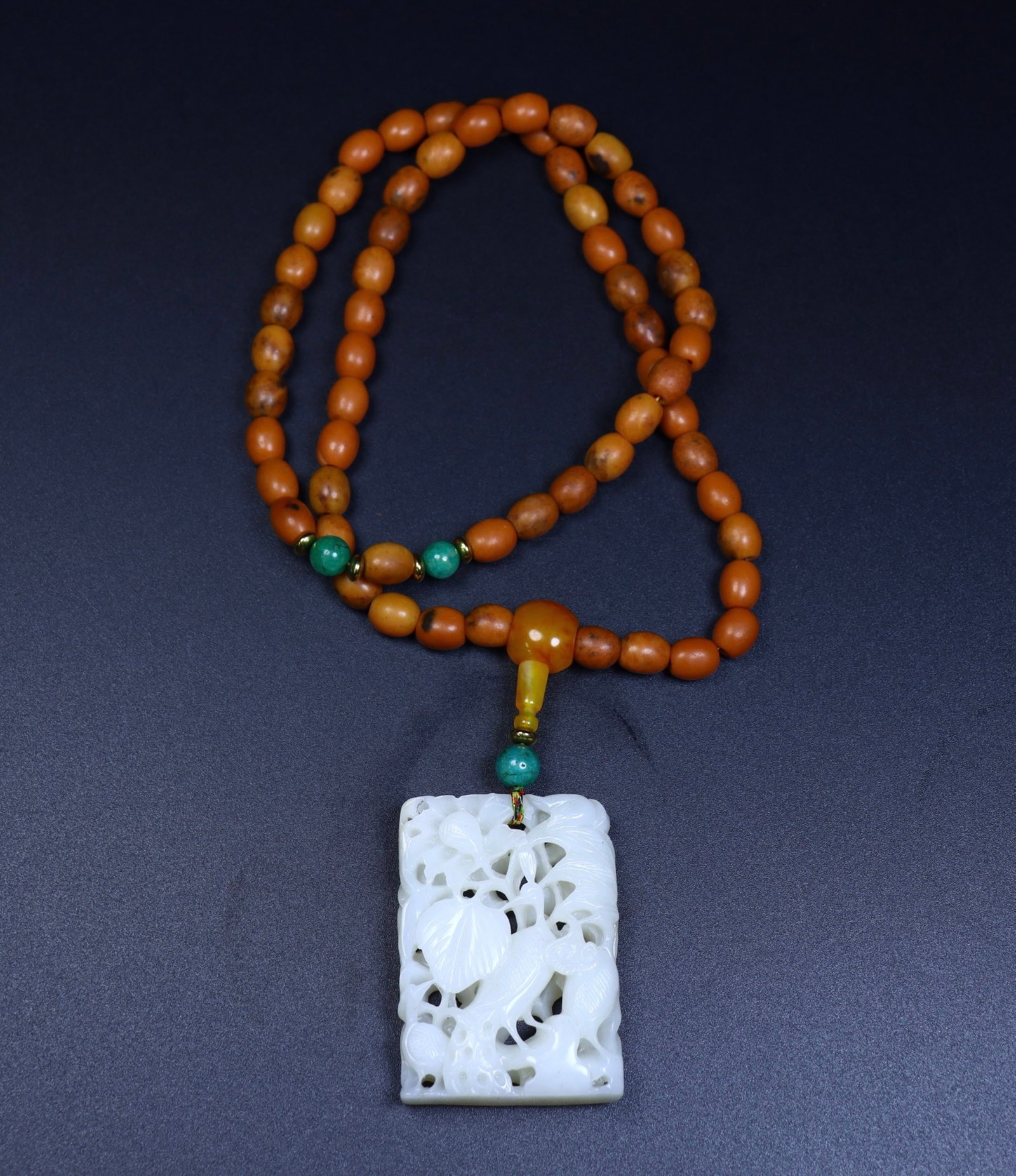An Exquisite White Jade Crane Pattern Pendant - 2