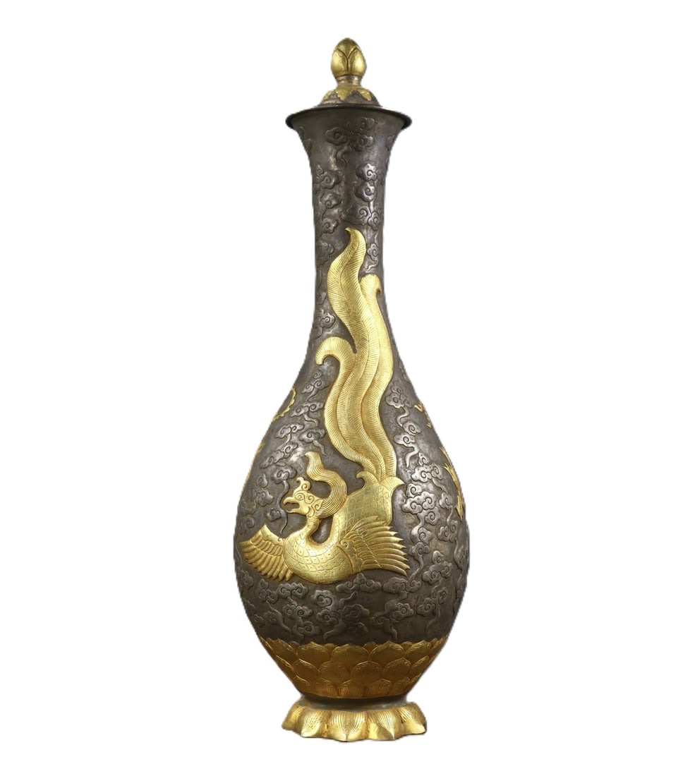 An Exquisite Gilt Bronze Auspicious Cloud and Phoenix Pattern Bottle: An Exquisite Gilt Bronze Auspicious Cloud and Phoenix Pattern Bottle,Qing Dynasty,China,With Mark,Size:14.2inx4.1in,Weight:1370g