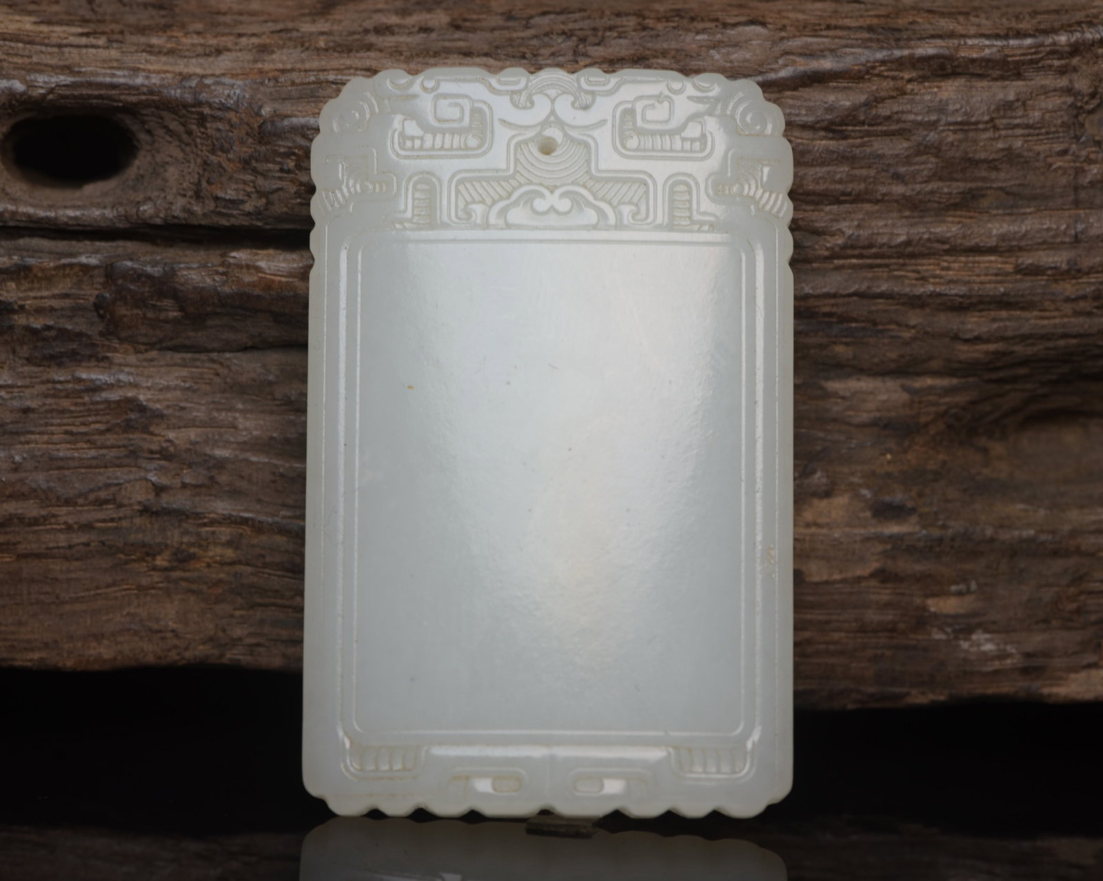 An Exquisite White Jade Chi-Dragon Pattern Pendant: An Exquisite White Jade Chi-Dragon Pattern Pendant,Qing Dynasty,China,Size:2.2inx1.4inx0.3in,Weight:36g 白玉螭龙纹牌,中国清代