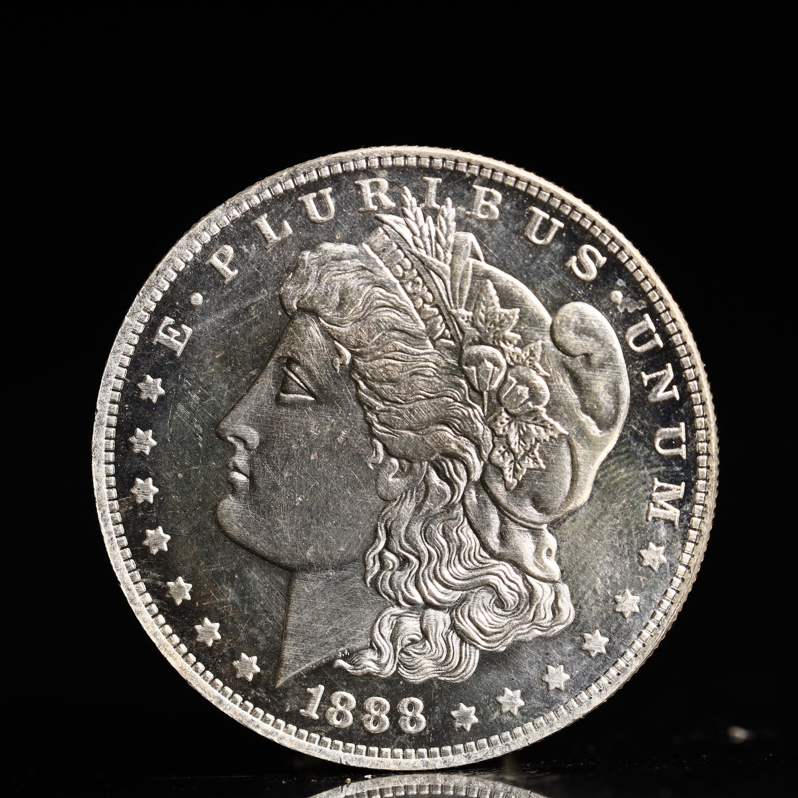USA Morgan Dollar 1888 Coin: Obv: profile bust with date below and E PLURIBUS UNUM legend and stars around. Rev: eagle with In God we trust above within wreath with UNITED STATES OF AMERICA ONE DOLLAR legend. IN GOD WE TRUST / LI