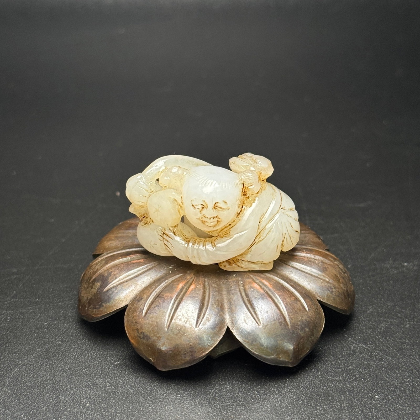 An Exquisite White Jade Figure Ornament: An Exquisite White Jade Figure Ornament,Qing Dynasty,China,Size:1.5inx0.8inx0.8in,Weight:22g 白玉人物摆件,中国清代