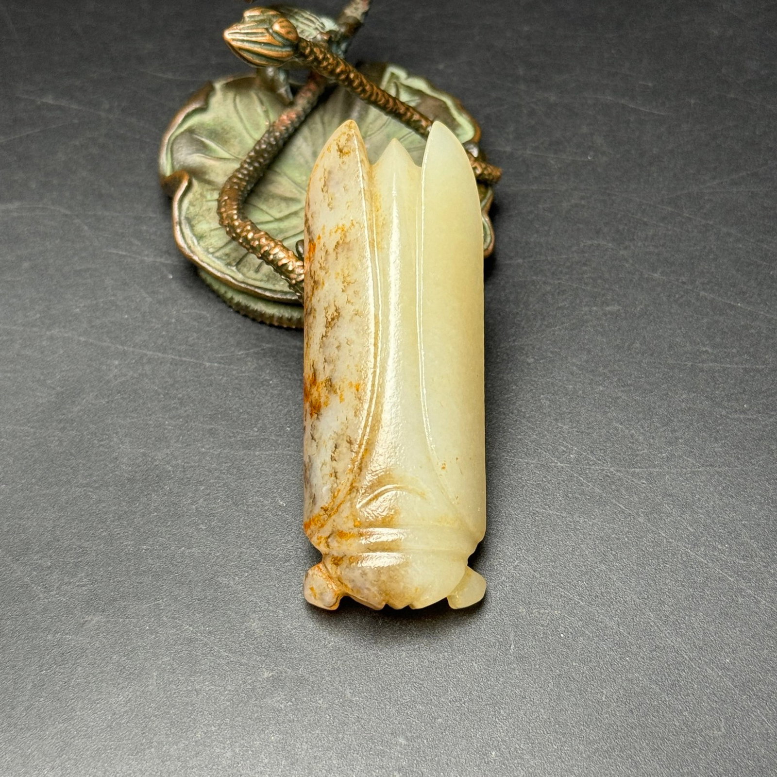 An Exquisite White Jade Cicada Ornament: An Exquisite White Jade Cicada Ornament,Qing Dynasty,China,Size:2.5inx0.9inx0.5in,Weight:33g 白玉蝉摆件,中国清代