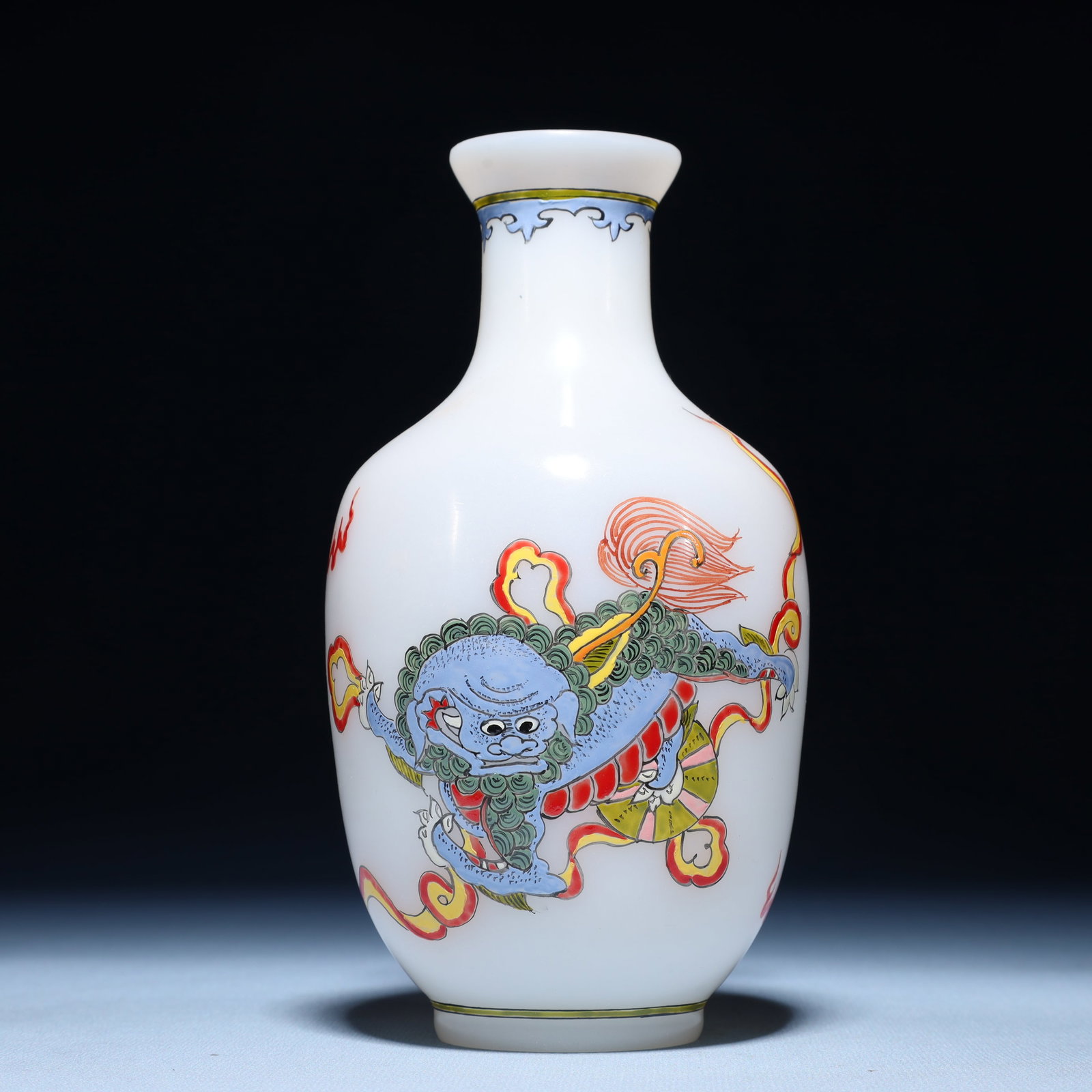 An Exquisite Glass Lion Pattern Vase: An Exquisite Glass Lion Pattern Vase,Qing Dynasty,China,Qianlong Four-character Mark,Size:3.5inx7.1in,Weight:391g 琉璃狮子纹瓶,中国清代,
