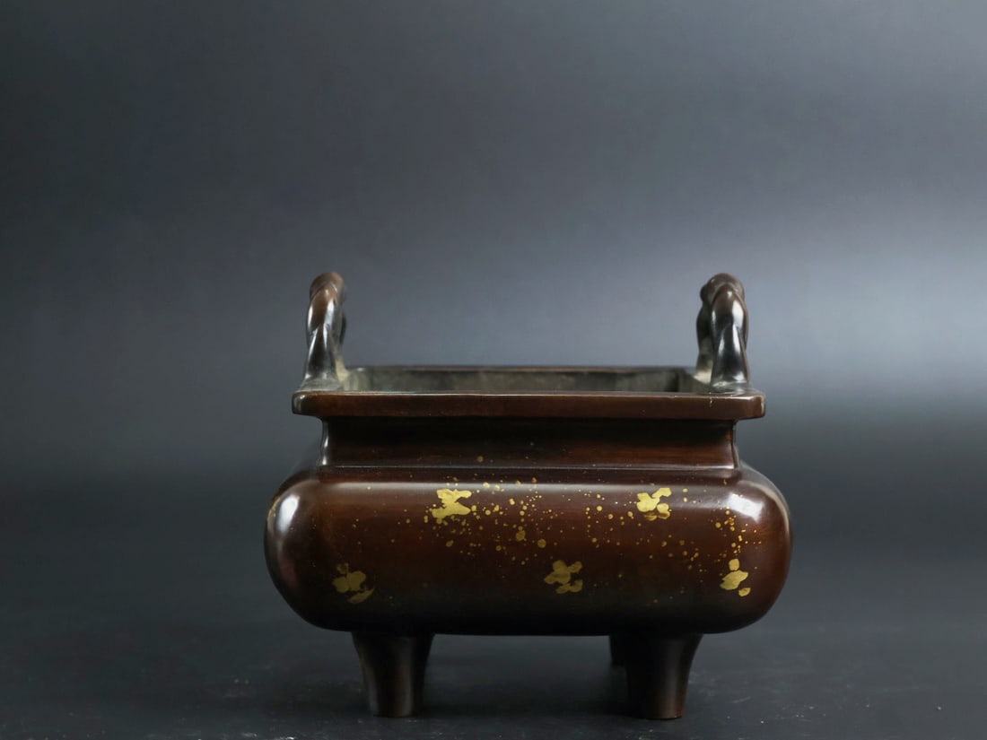 An Exquisite Gilt Bronze Double-Ears and Four-legs Censer: An Exquisite Gilt Bronze Double-Ears and Four-legs Censer,Qing Dynasty, China, With Mark,Size:3.7inx4in,Weight:1800g