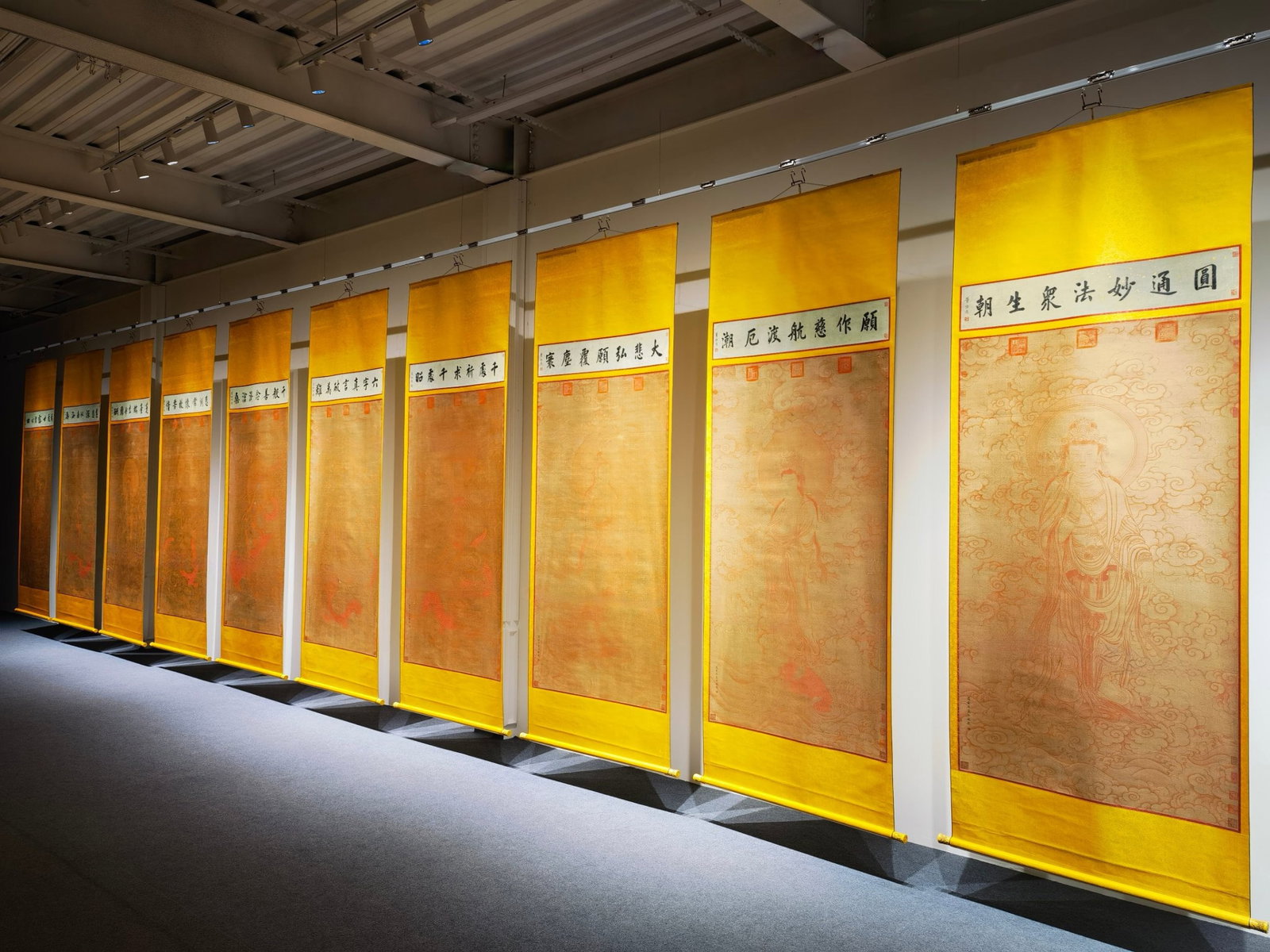A Set of Chinese Vertical Scroll Ink Statue of Avalokitesvara on Silk: A Set of Chinese Vertical Scroll Ink Statue of Avalokitesvara on Silk,Wu Daozi,Size:(Entirety)122inx44.5in*10,(Without Frame)83.9inx41.7in*10 一套中国水墨绢&#