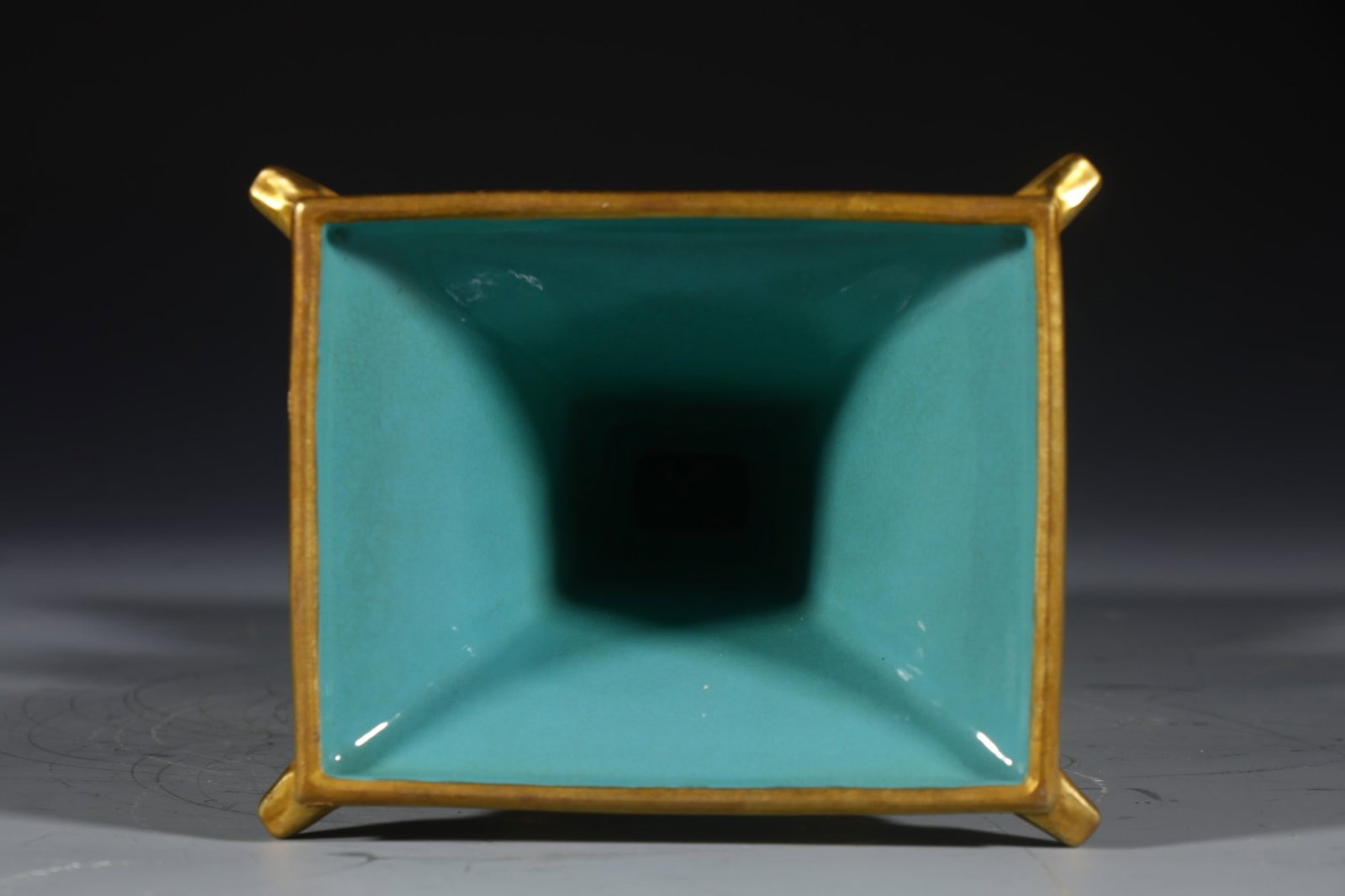 An Exquisite Enamel Lotus Pattern Vase - 6