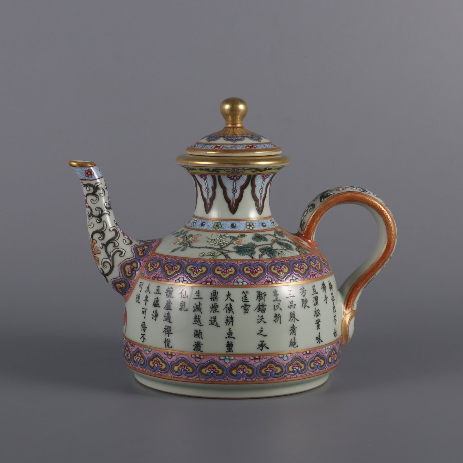 An Exquisite Famille-Rose Painted Gold Flower Pattern Pot,with poem: An Exquisite Famille-Rose Painted Gold Flower Pattern Pot,with poem,Qing Dynasty,China,Qianlong Six-character Mark,Size:5.6inx6.3in
