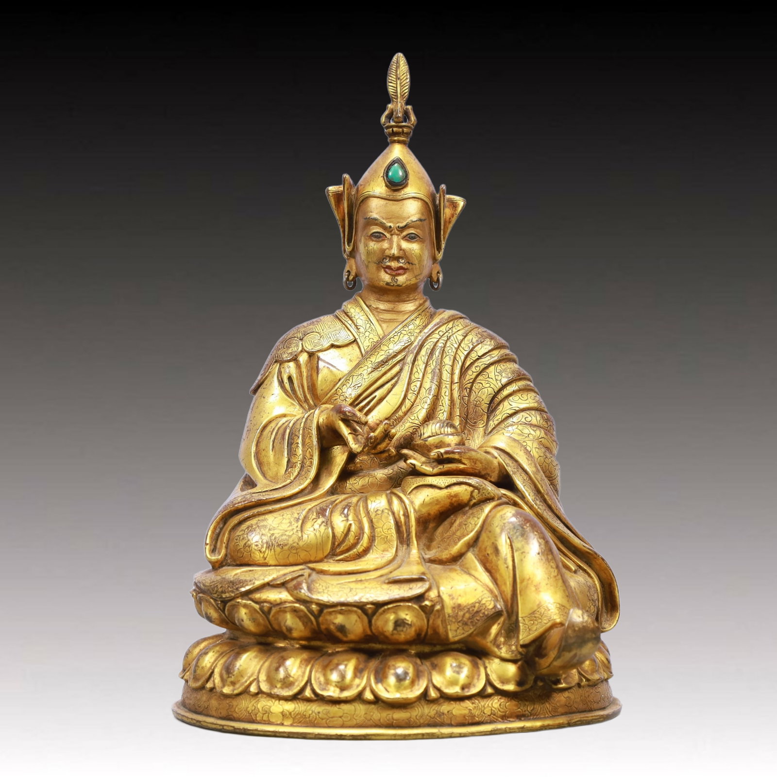 A Solemn Gilt Bronze Statue of Mammon: A Solemn Gilt Bronze Statue of Mammon,Ming Dynasty, China,Size:6.7inx5.9inx10.2in Weight:2900g 铜鎏金财神像,中国明代
