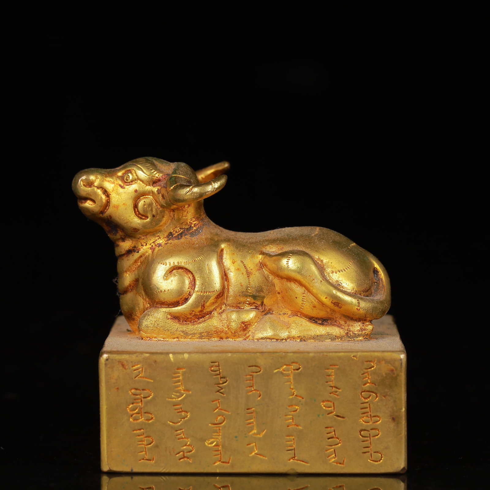 An Exquisite Gilt Bronze Buffalo Seal,with Poem: An Exquisite Gilt Bronze Buffalo Seal,with Poem,Qing Dynasty,China,Size:2inx2in,Weight:602g 铜鎏金牛印章,带诗文,中国清代