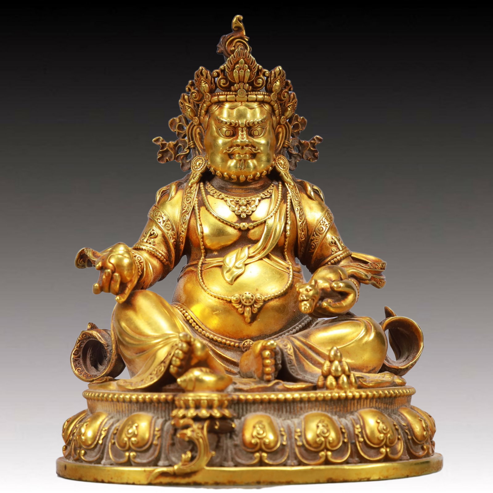 A Solemn Gilt Bronze Statue of Mammon: A Solemn Gilt Bronze Statue of Mammon,Ming Dynasty, China,Yongle Six-character Mark,Size:4.7inx3.9inx5.5in,Weight:2100g 铜鎏金财神像,中国明代