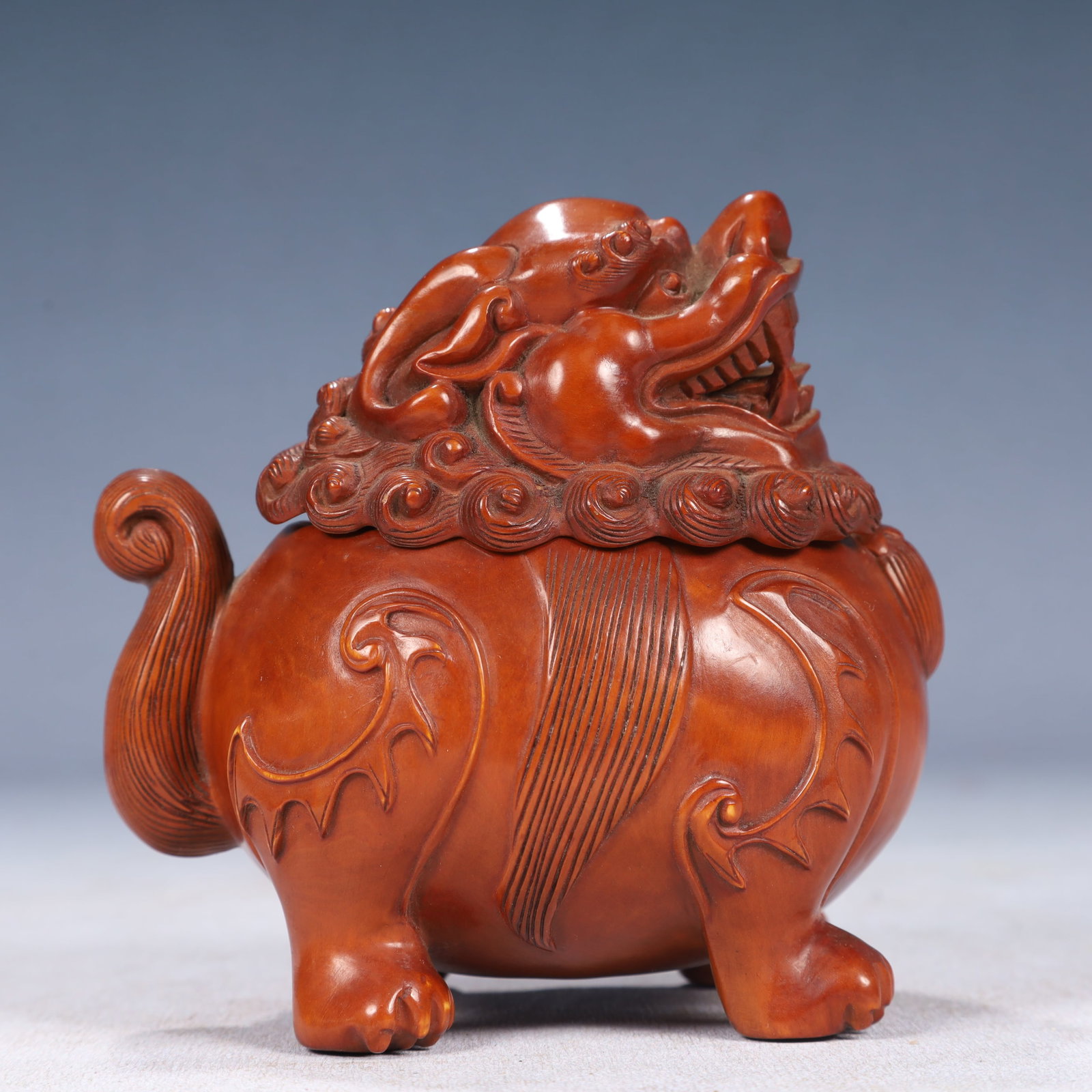 An Exquisite Boxwood Lion Ornament: An Exquisite Boxwood Lion Ornament,Qing Dynasty, China,Size:4.3inx2.8inx4.1in,Weight:300g 黄杨木狮子摆件,中国清代