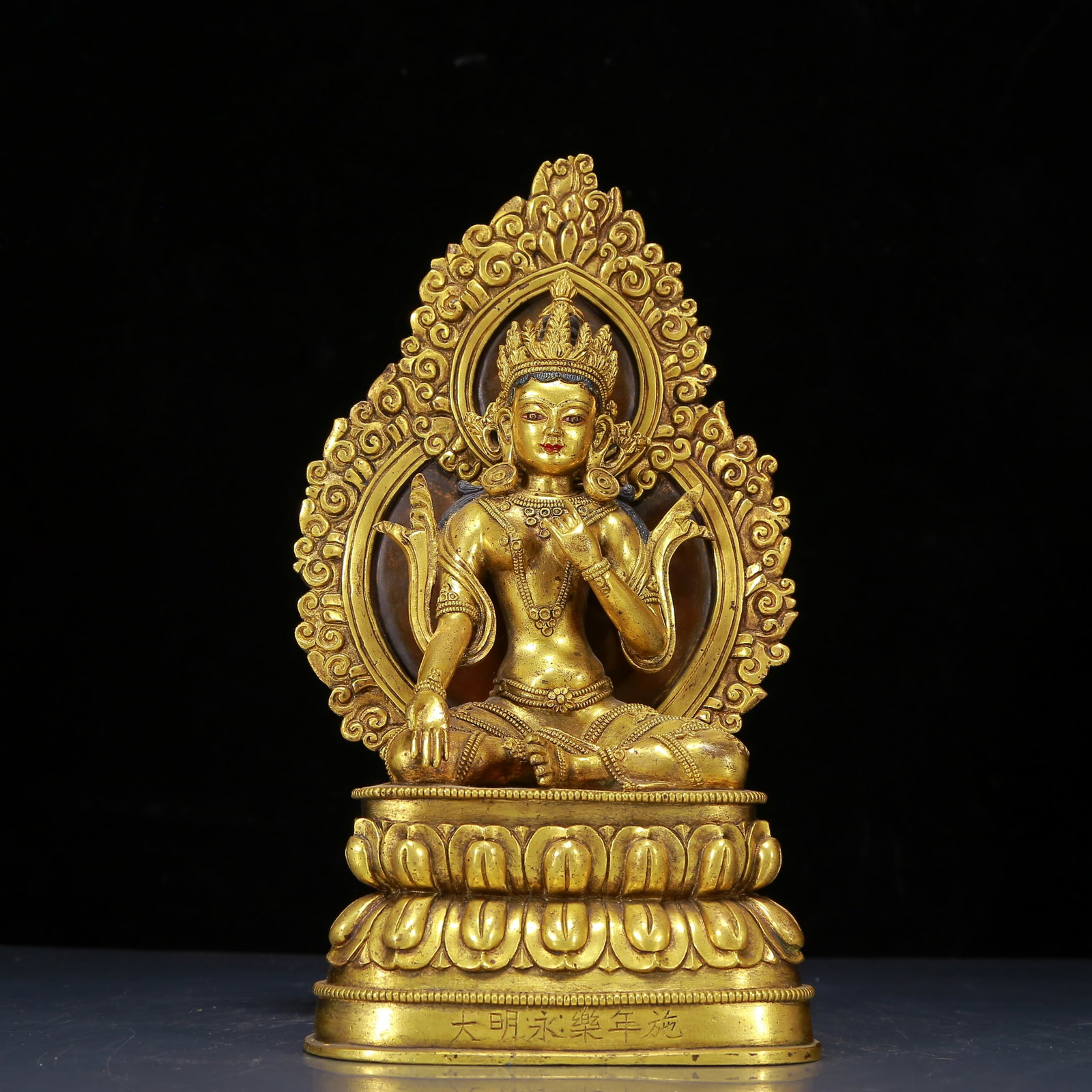 A Solemn Gilt Bronze Statue of Tara: A Solemn Gilt Bronze Statue of Tara,Ming Dynasty, China,Yongle Six-character Mark,Size:5.5inx4.3inx11in,Weight:2745g 铜鎏金度母像，明代，